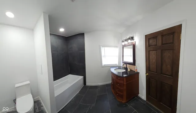 $179,900 | 2300 West 9th Street, Muncie, IN 47302