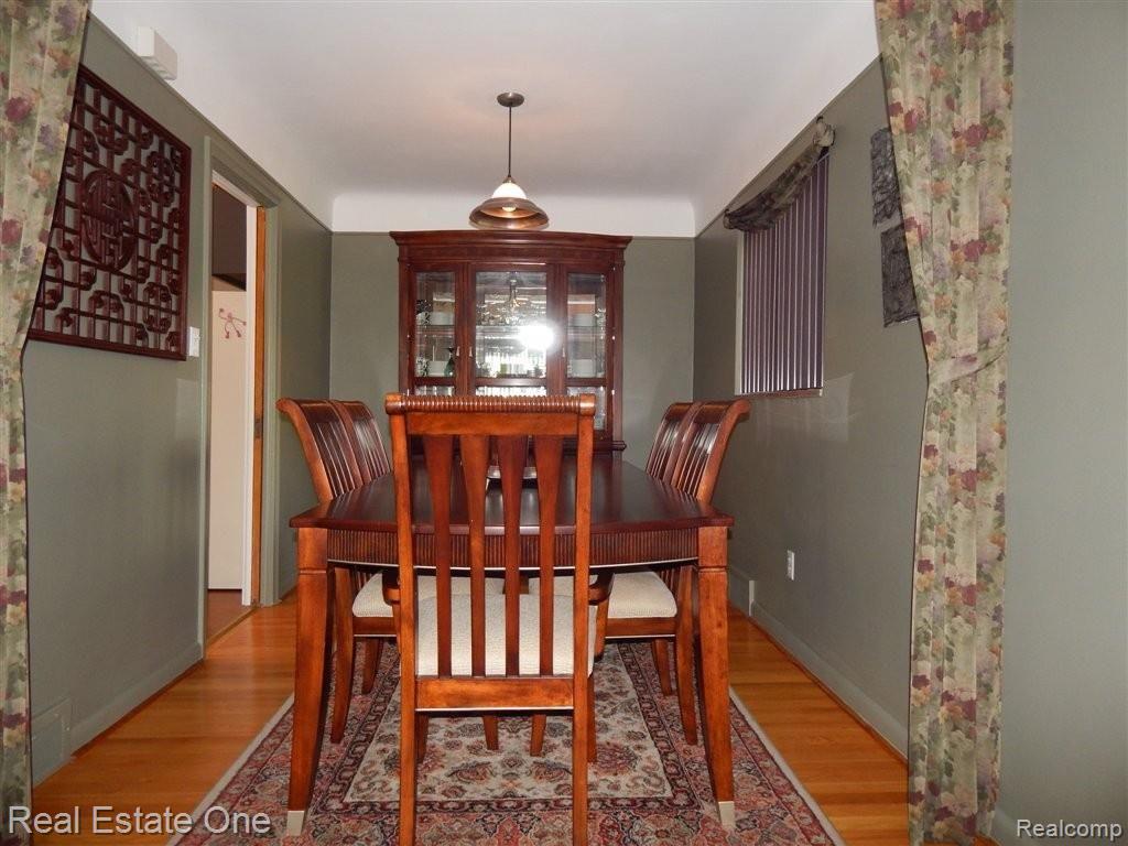 9833 Middlebelt Road Livonia, MI 48150 - Photo 19 of 31 Dinning Room