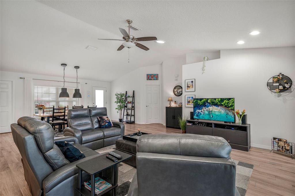 276 North Cunningham Avenue Inverness, FL 34453 - Photo 15 of 48 a living room with furniture