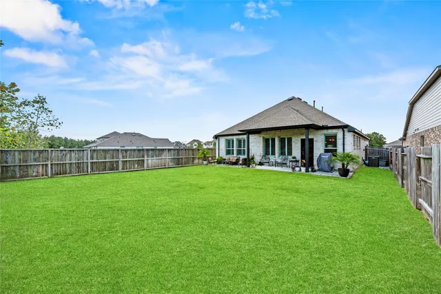 a view of an house with backyard and entertaining space