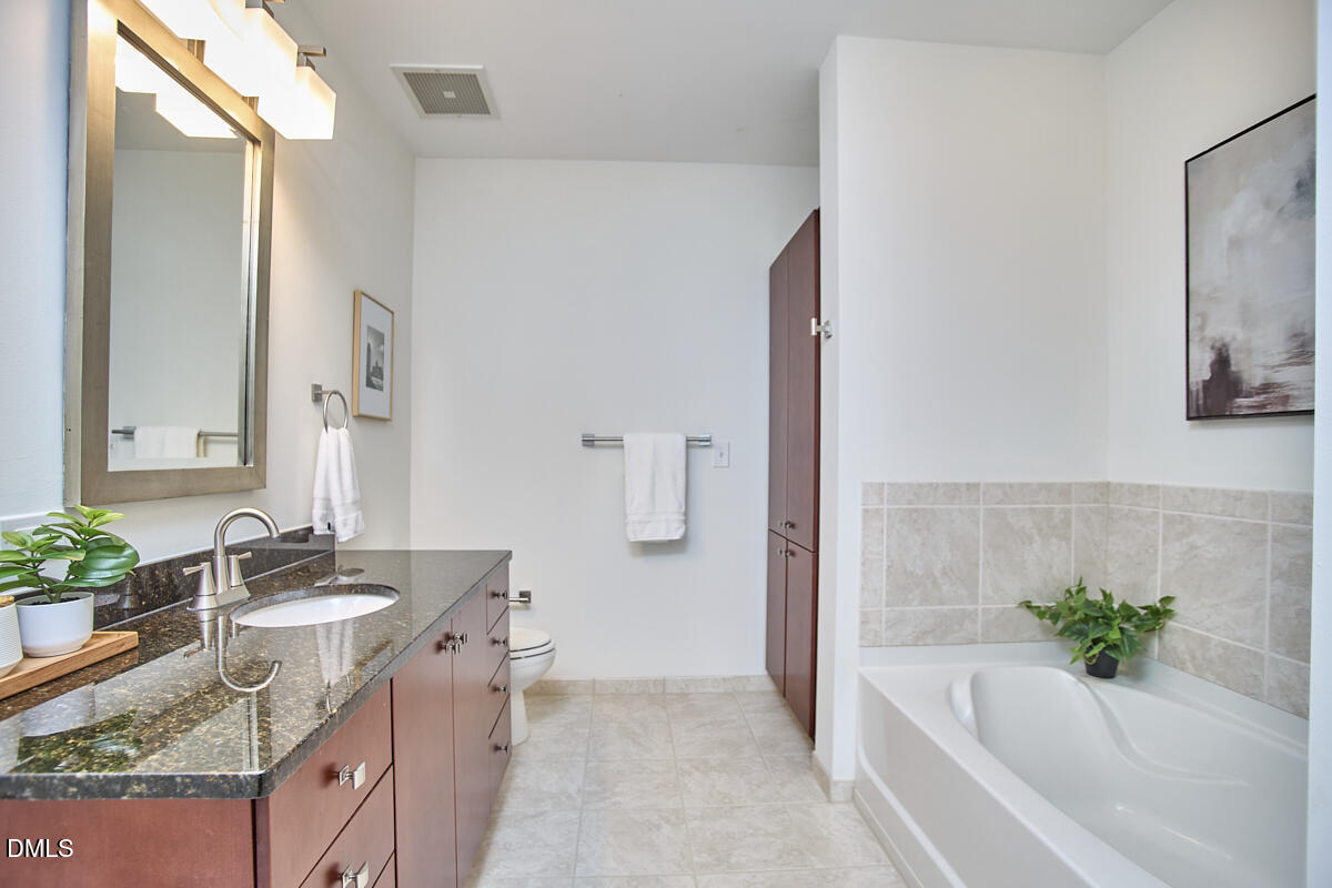 301 Fayetteville Street, Unit 2304 Raleigh, NC 27601 - Photo 19 of 47 bath