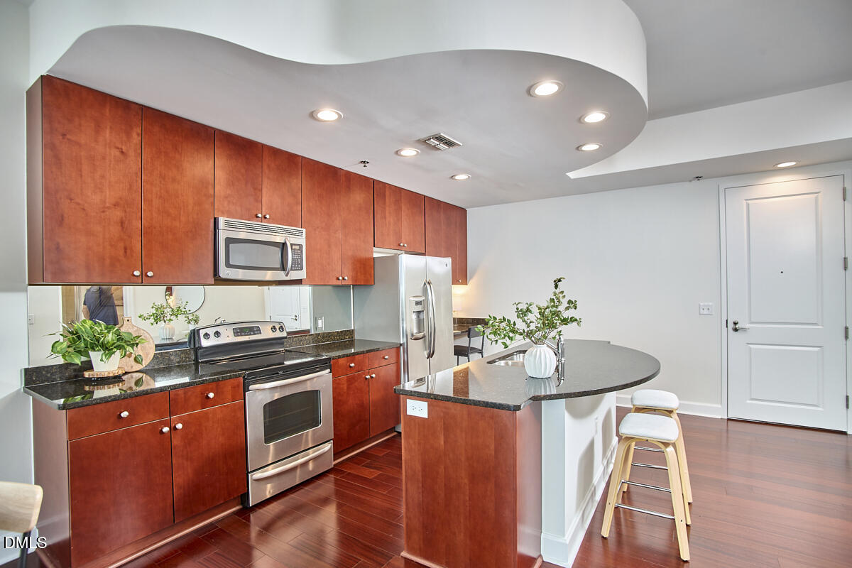 301 Fayetteville Street, Unit 2304 Raleigh, NC 27601 - Photo 7 of 47 Kitchen