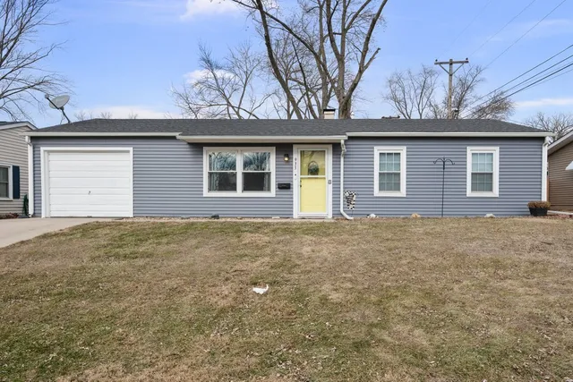 $159,900 | 933 34th Avenue, East Moline, IL 61244