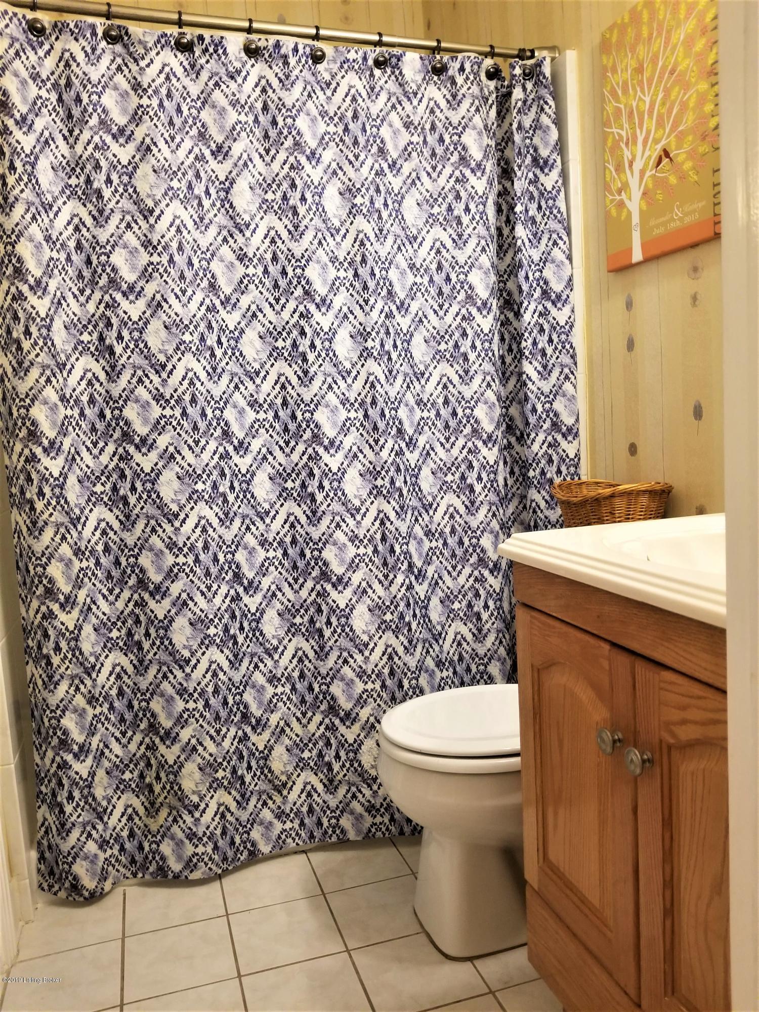 3615 Cutler Road Louisville, KY 40219 - Photo 22 of 30 masterbath