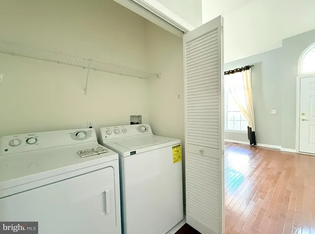 a view of utility room with washer and dryer