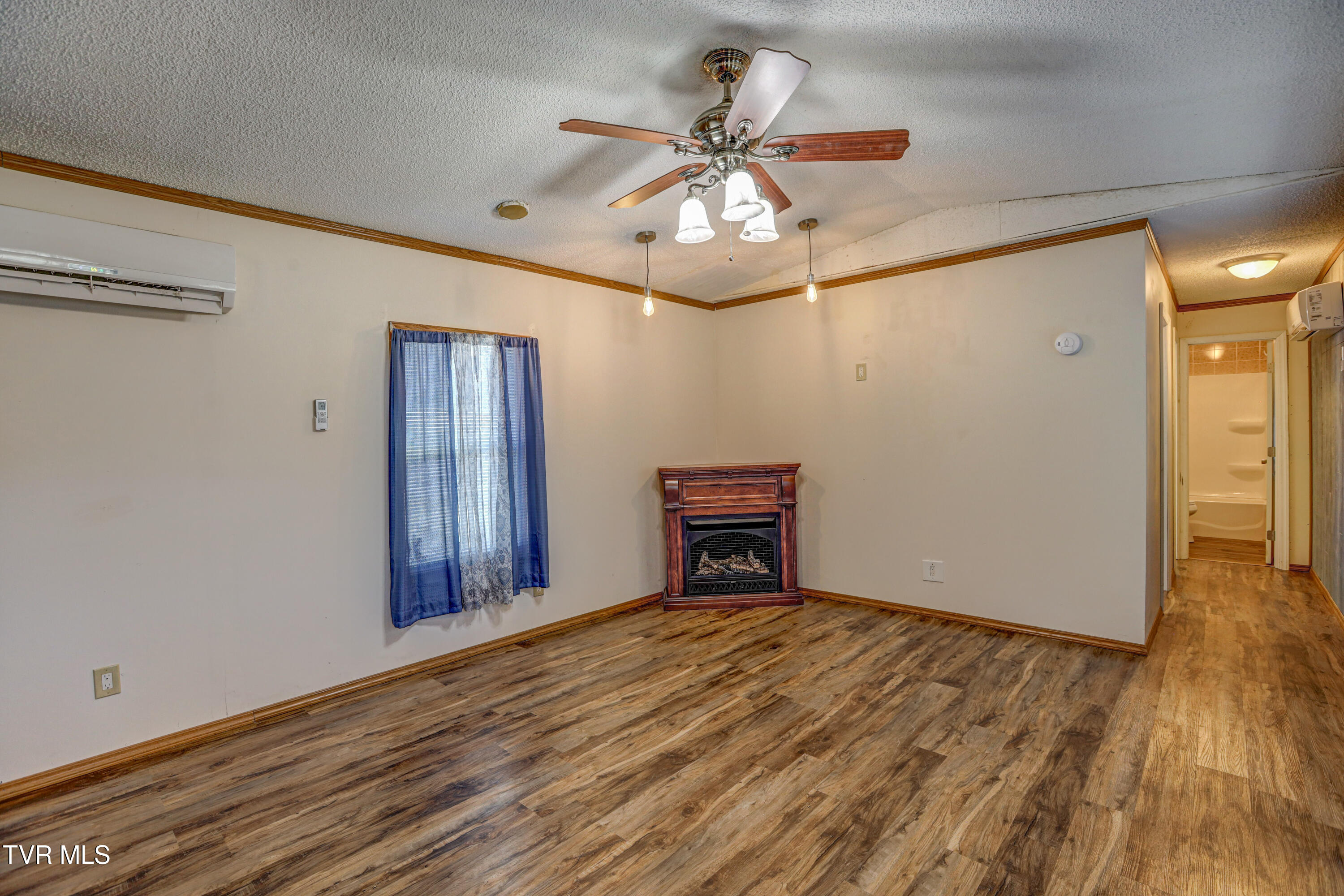 1693 Paperville Road Bristol, TN 37620 - Photo 11 of 35 AV4A5376_77_78_79_80