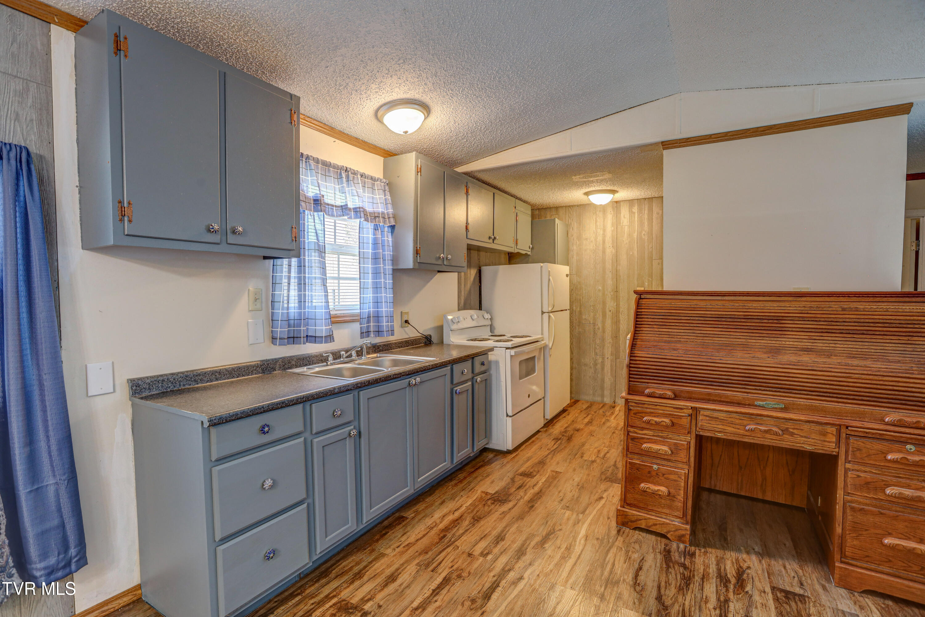 1693 Paperville Road Bristol, TN 37620 - Photo 12 of 35 AV4A5381_2_3_4_5