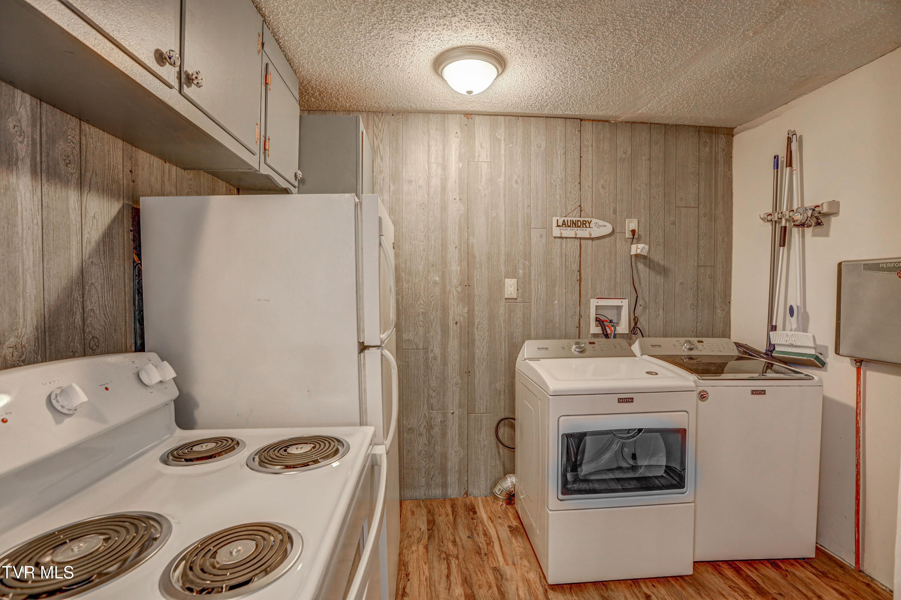 1693 Paperville Road Bristol, TN 37620 - Photo 14 of 35 AV4A5391_2_3_4_5