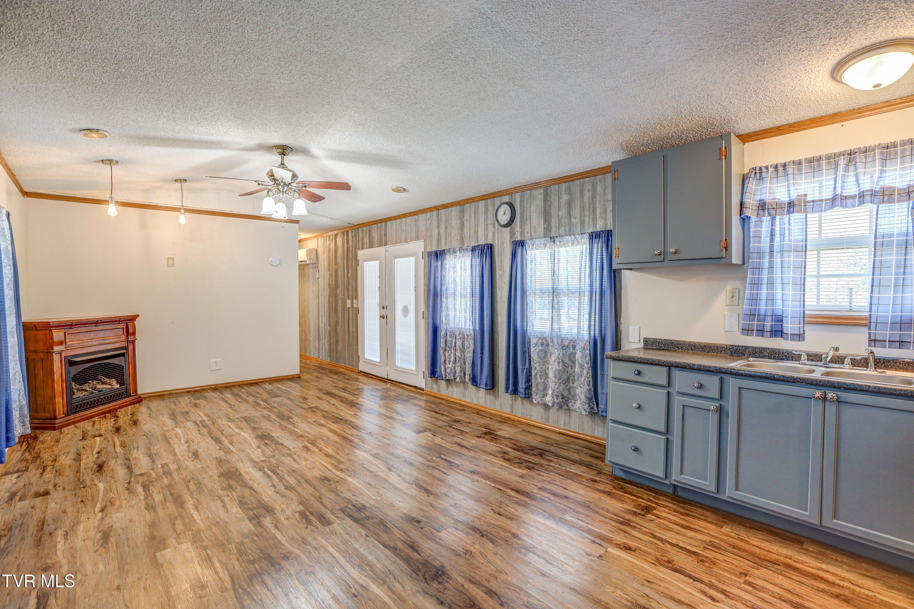 1693 Paperville Road Bristol, TN 37620 - Photo 16 of 35 AV4A5401_2_3_4_5