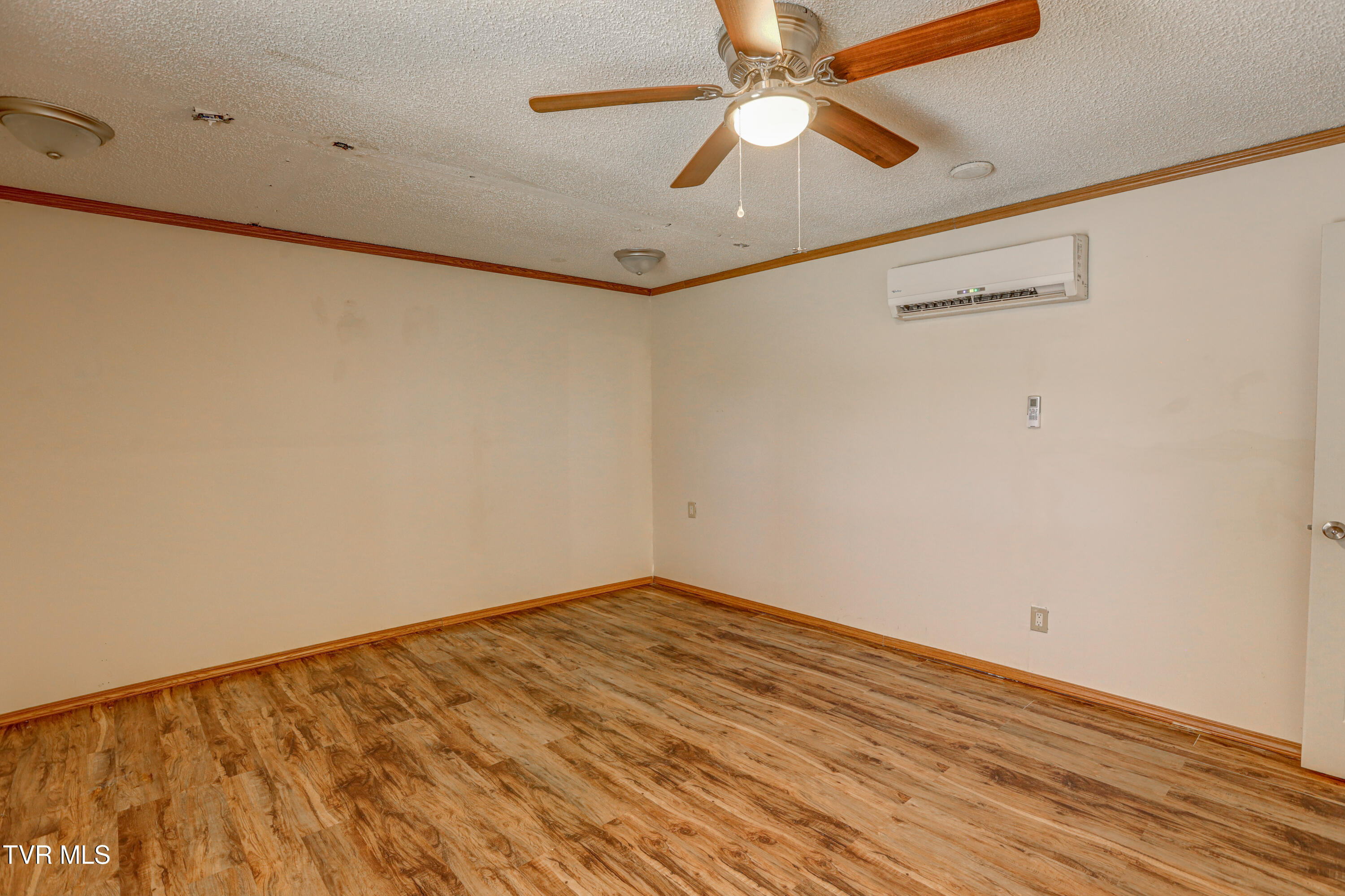 1693 Paperville Road Bristol, TN 37620 - Photo 20 of 35 AV4A5421_2_3_4_5