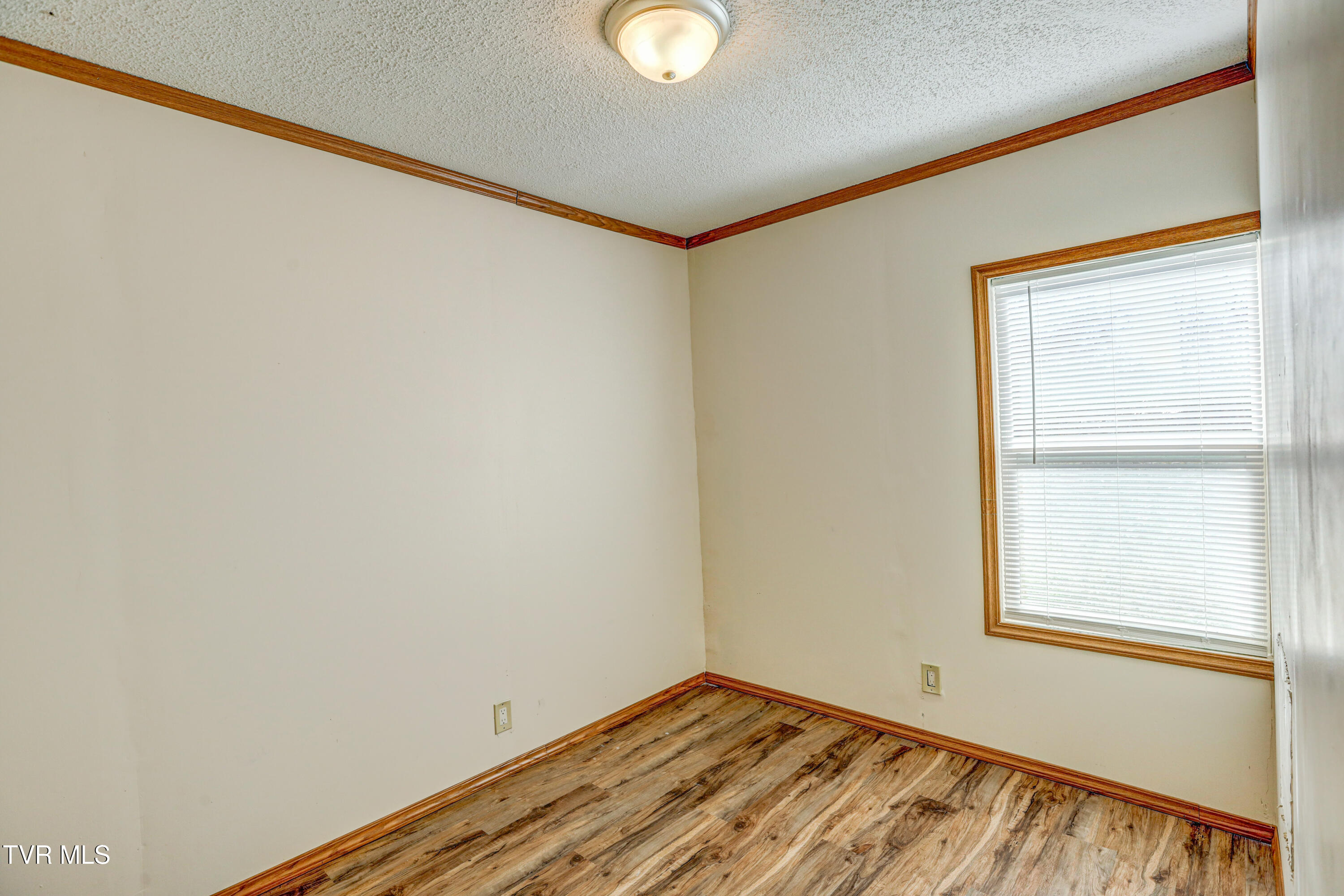 1693 Paperville Road Bristol, TN 37620 - Photo 23 of 35 AV4A5436_37_38_39_40