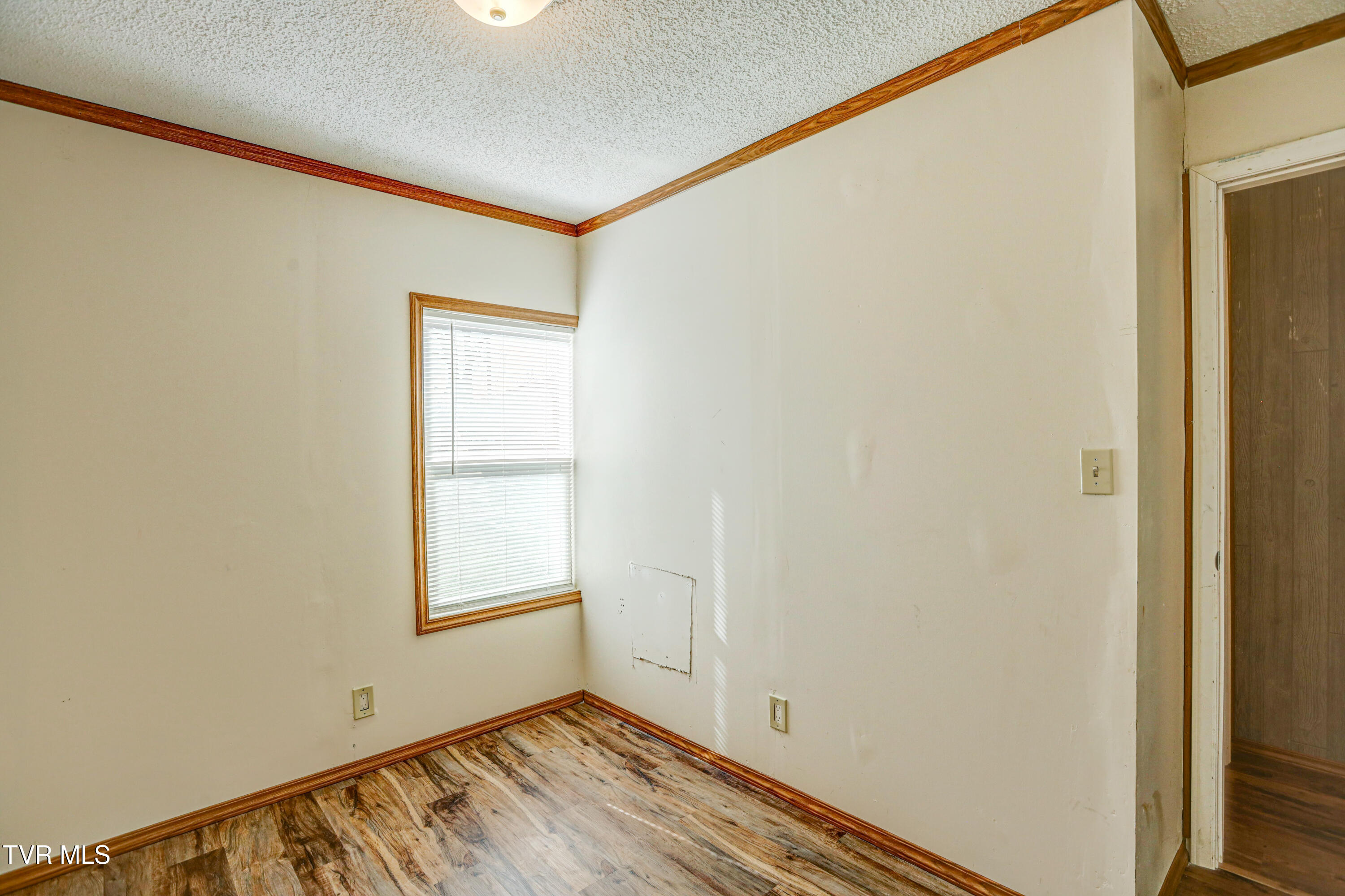 1693 Paperville Road Bristol, TN 37620 - Photo 24 of 35 AV4A5441_2_3_4_5