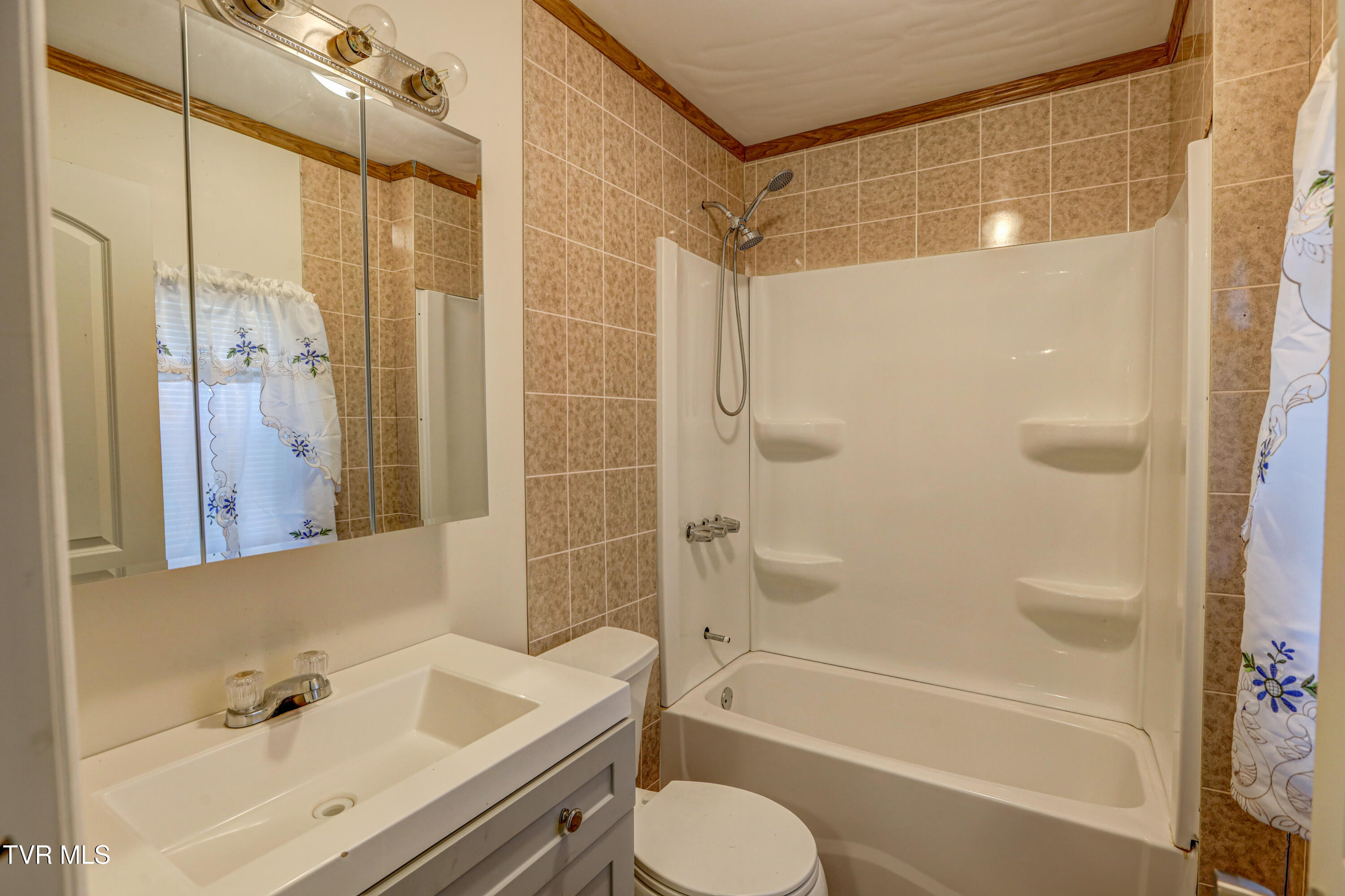 1693 Paperville Road Bristol, TN 37620 - Photo 26 of 35 AV4A5451_2_3_4_5