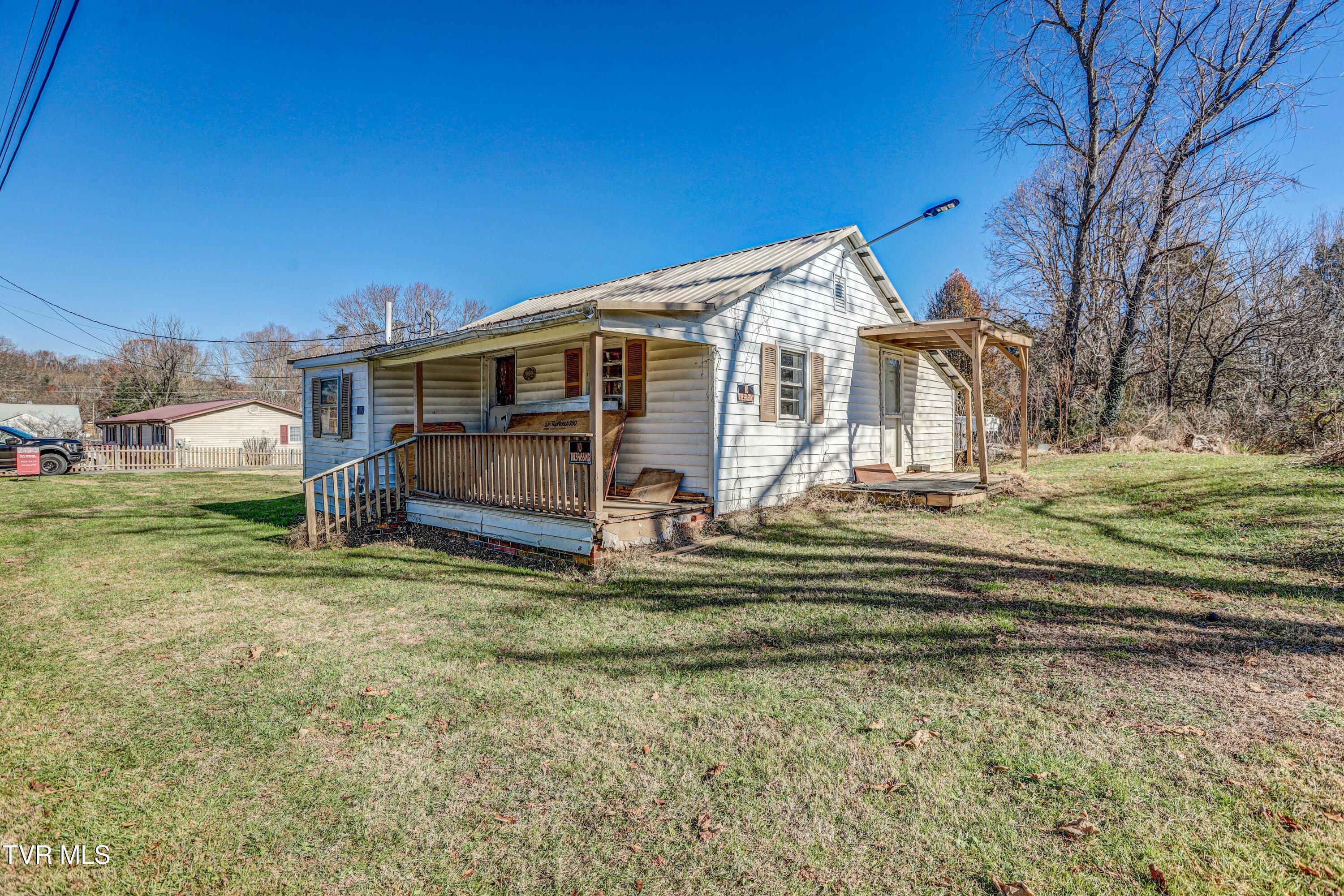 1693 Paperville Road Bristol, TN 37620 - Photo 28 of 35 AV4A5461_2_3_4_5