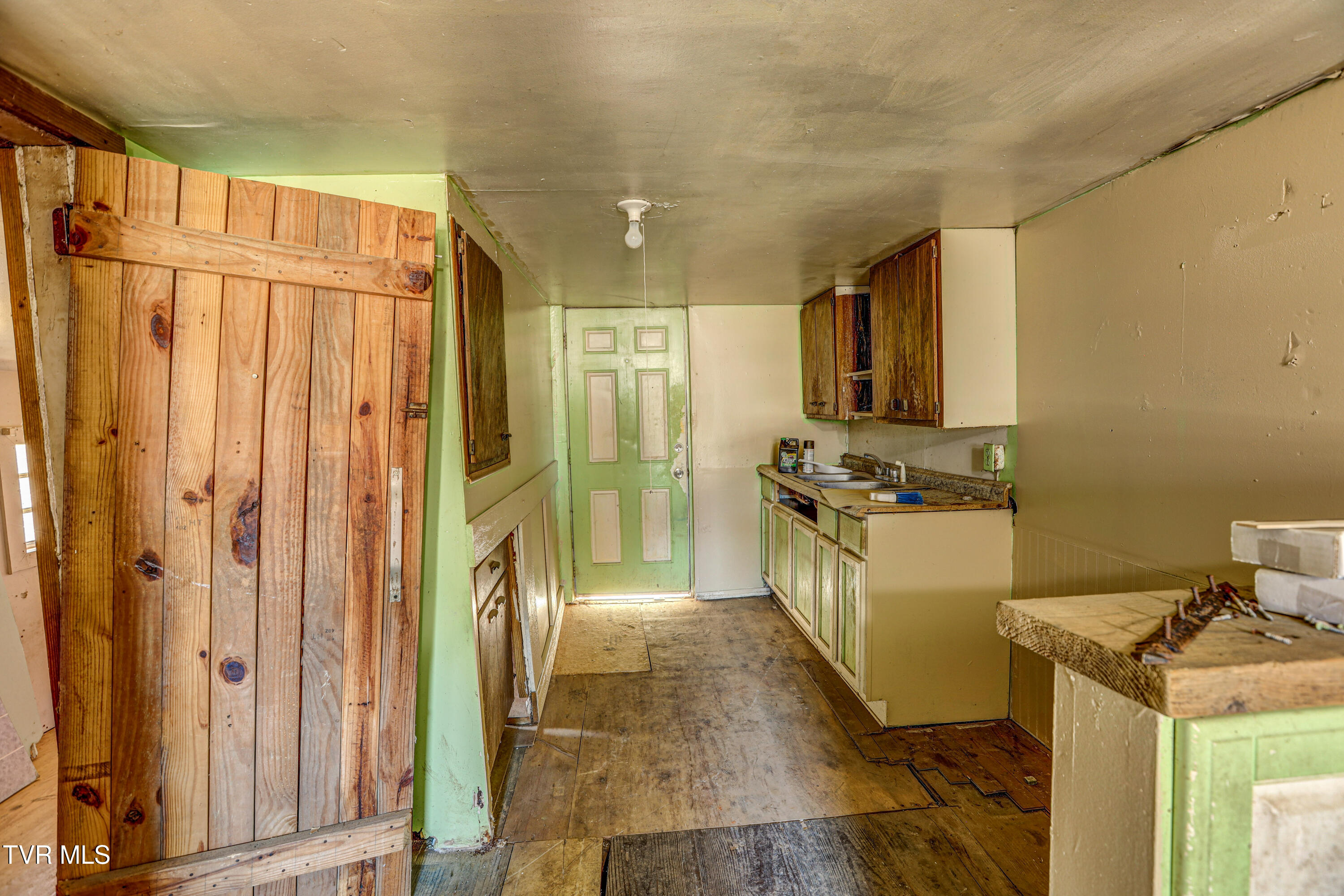 1693 Paperville Road Bristol, TN 37620 - Photo 35 of 35 AV4A5496_497_498_499_500