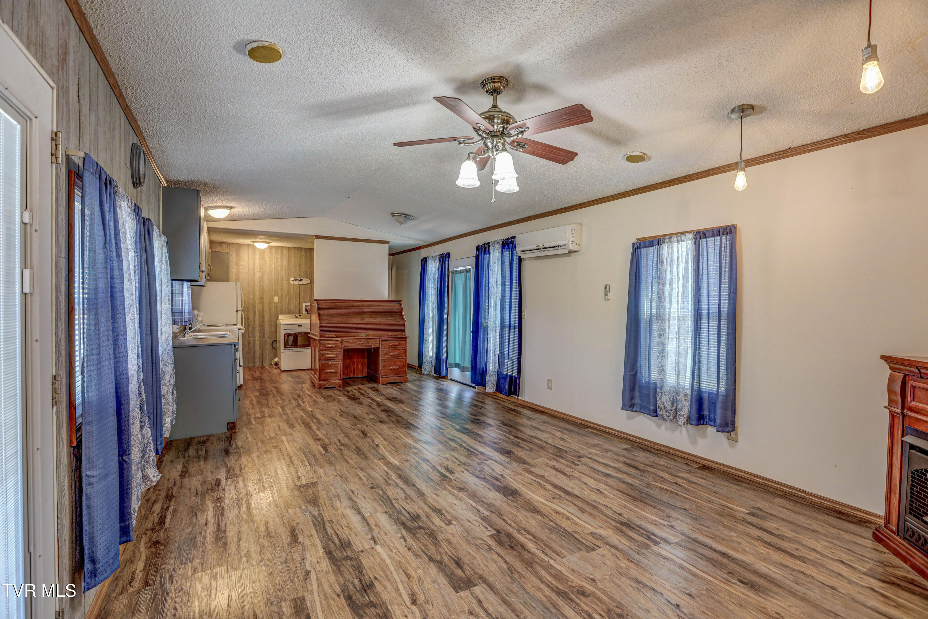 1693 Paperville Road Bristol, TN 37620 - Photo 8 of 35 AV4A5361_2_3_4_5