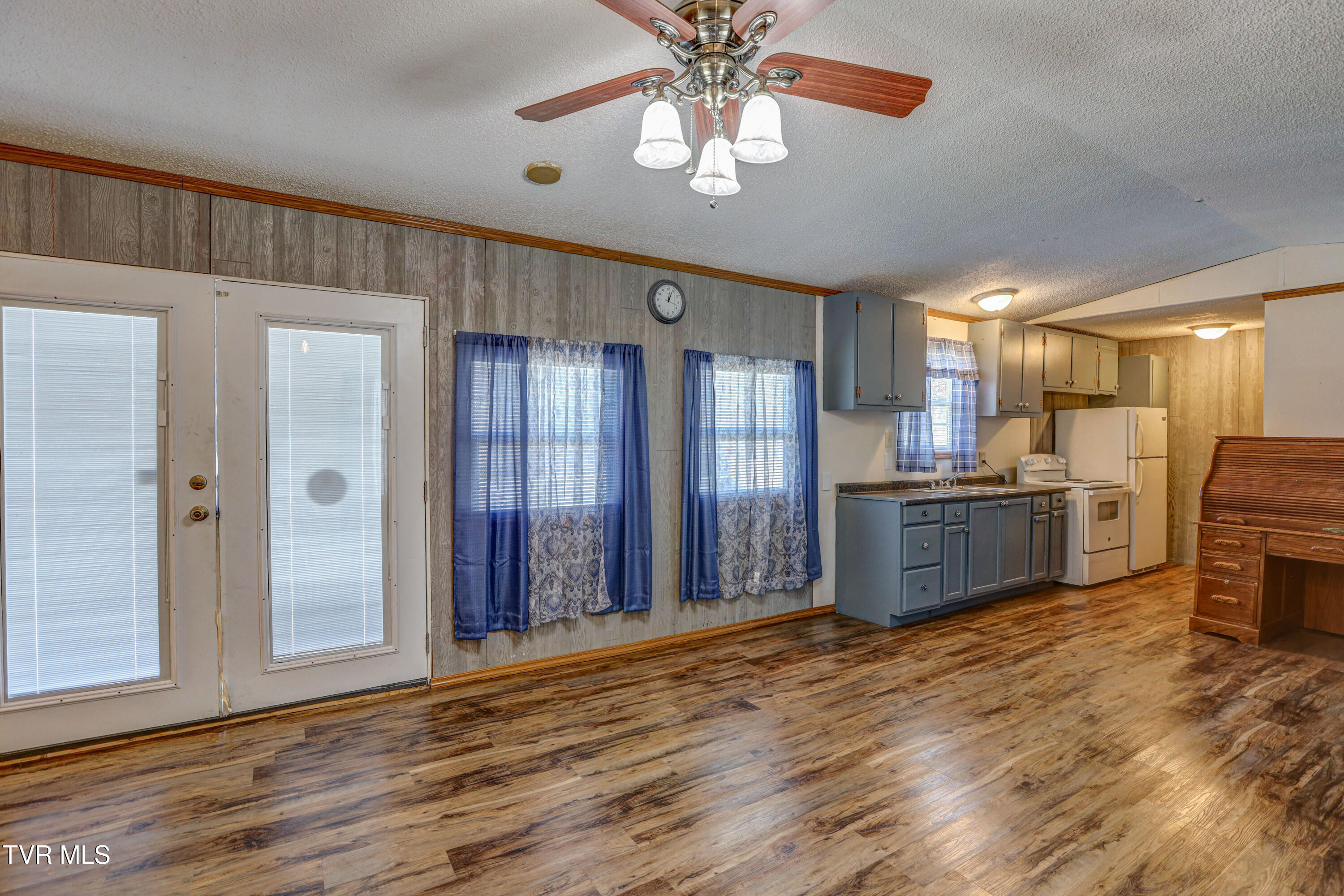 1693 Paperville Road Bristol, TN 37620 - Photo 9 of 35 AV4A5366_67_68_69_70