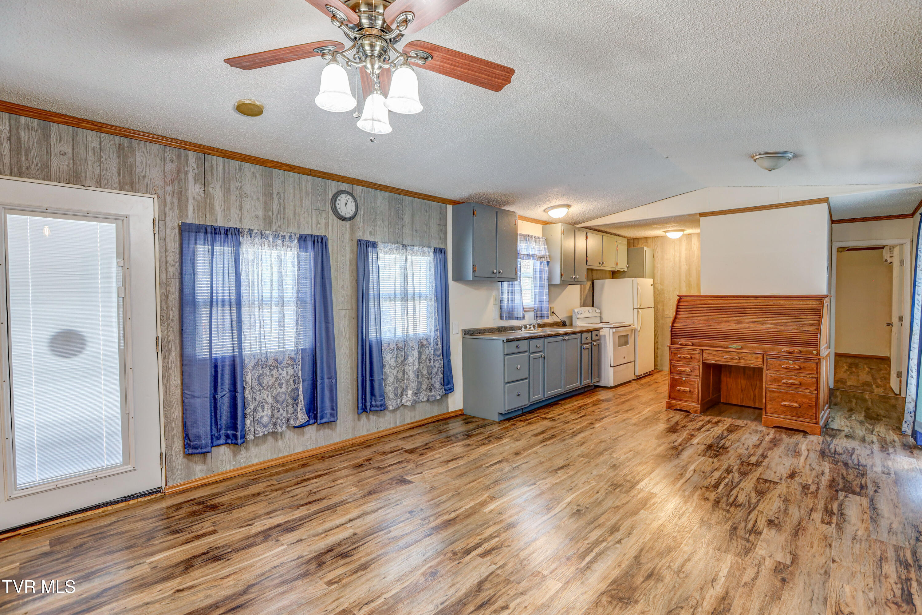 1693 Paperville Road Bristol, TN 37620 - Photo 10 of 35 AV4A5371_2_3_4_5