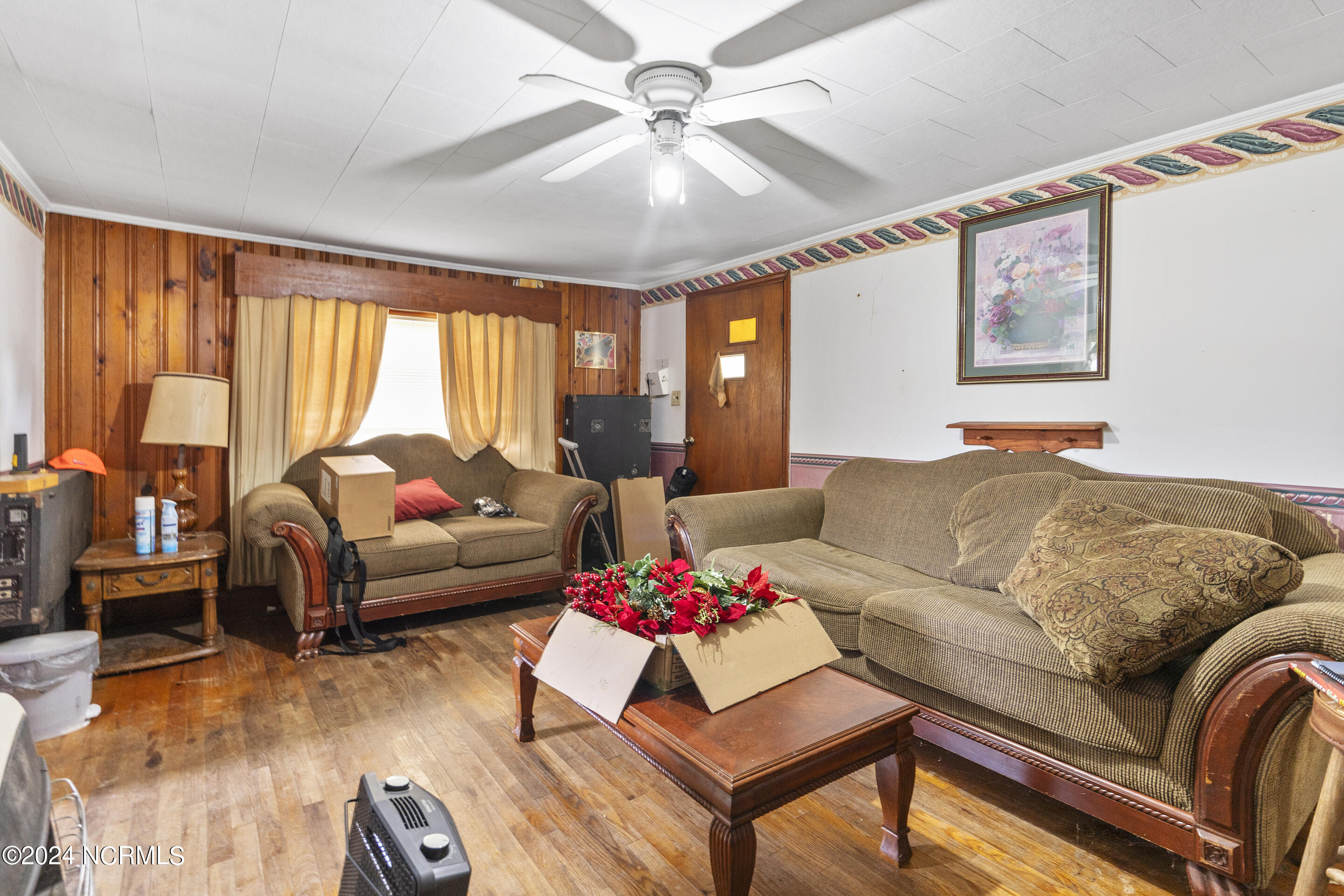 213 Mutt Griffin Road Pink Hill, NC 28572 - Photo 17 of 33 Living Room