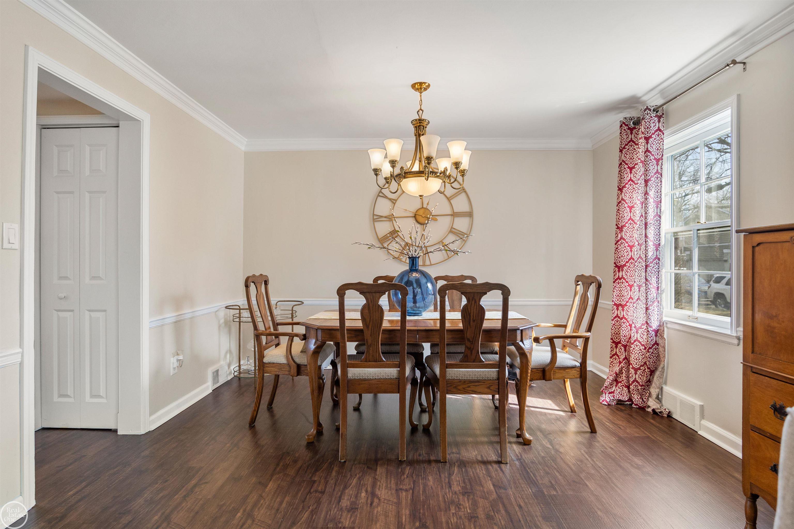 704 Pemberton Road Grosse Pointe, MI 48230 - Photo 14 of 75 50135490-2b277e2c-f094-40e5-aaf2-29637f72700c.JPG