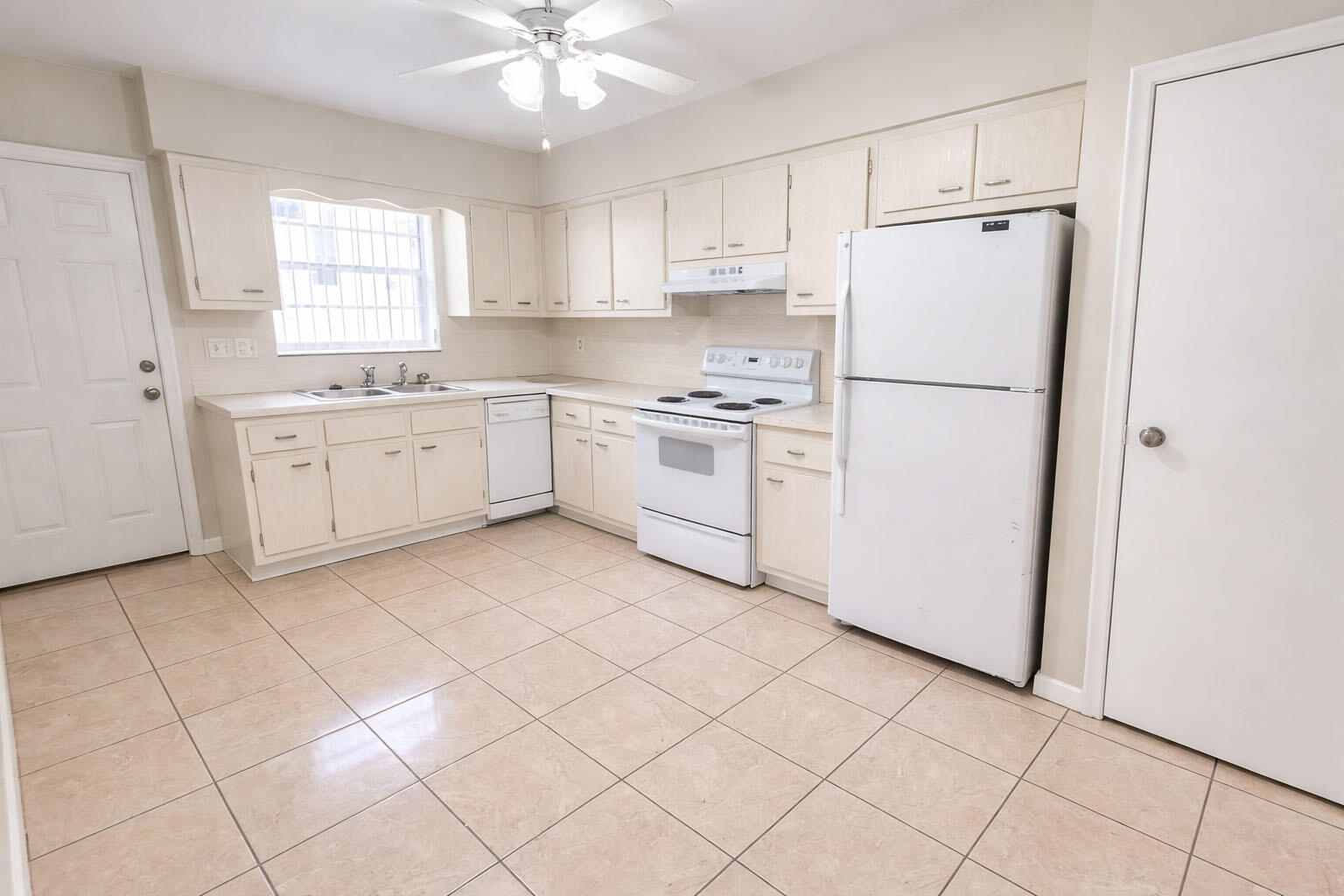 3709 Tyler Street Hollywood, FL 33021 - Photo 7 of 9 5 Image Mar 25, 2026, 01_23_25 PM