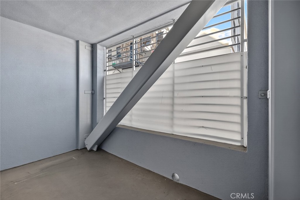 433 Pine Avenue, Unit 102 Long Beach, CA 90802 - Photo 24 of 60 a view of entryway