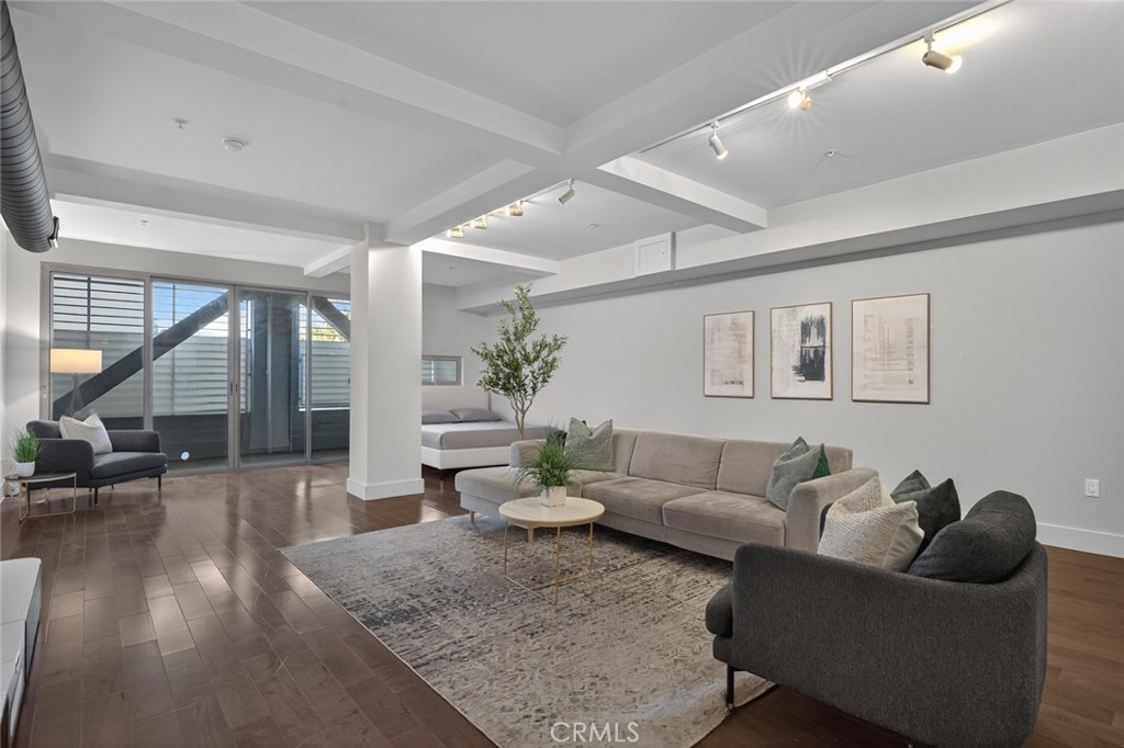 433 Pine Avenue, Unit 102 Long Beach, CA 90802 - Photo 3 of 60 a living room with furniture and a large window