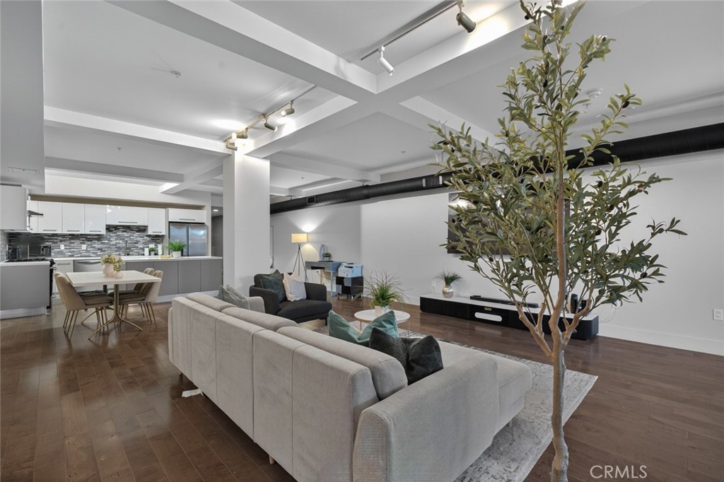 433 Pine Avenue, Unit 102 Long Beach, CA 90802 - Photo 60 of 60 a living room with furniture and a chandelier