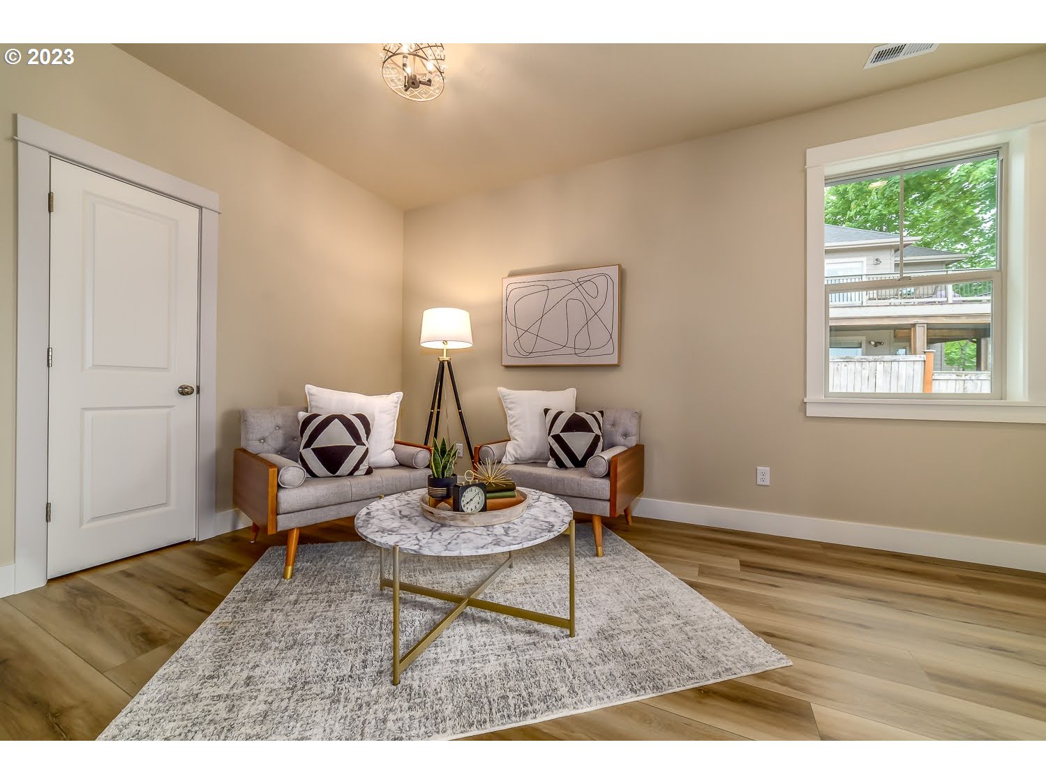 361 Mountaingate Drive Springfield, OR 97478 - Photo 20 of 35 a living room with furniture and a window