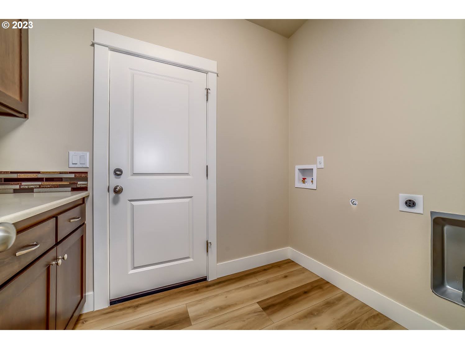361 Mountaingate Drive Springfield, OR 97478 - Photo 30 of 35 a view of empty room with wooden floor