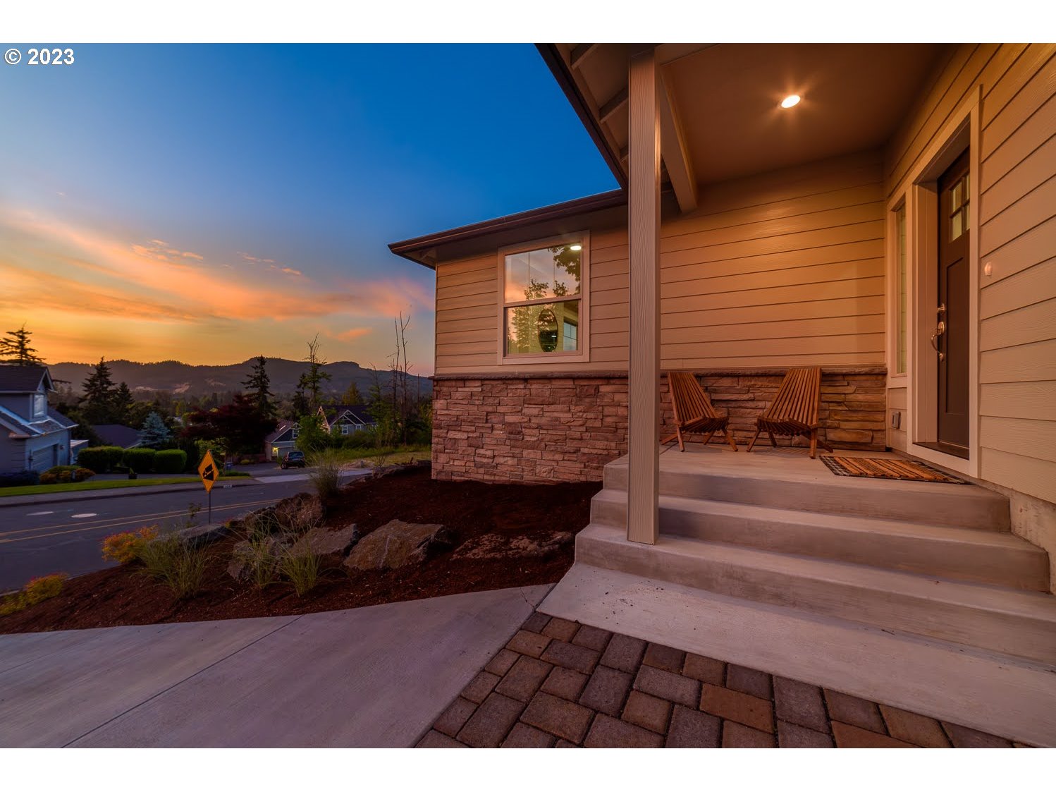 361 Mountaingate Drive Springfield, OR 97478 - Photo 3 of 35 a view of a entryway of the house
