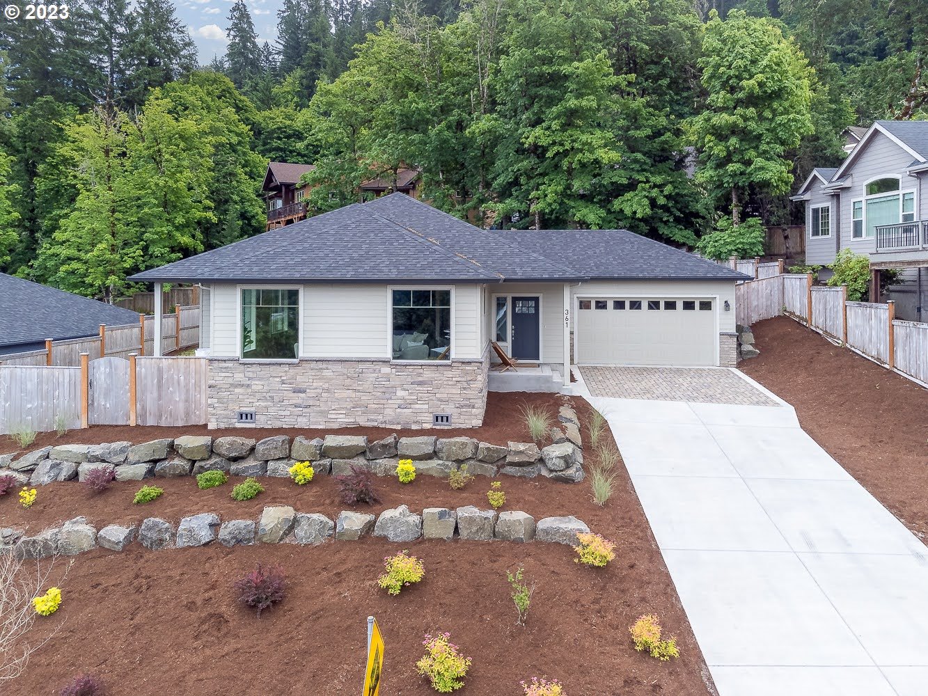 361 Mountaingate Drive Springfield, OR 97478 - Photo 4 of 35 a house view with a sitting space