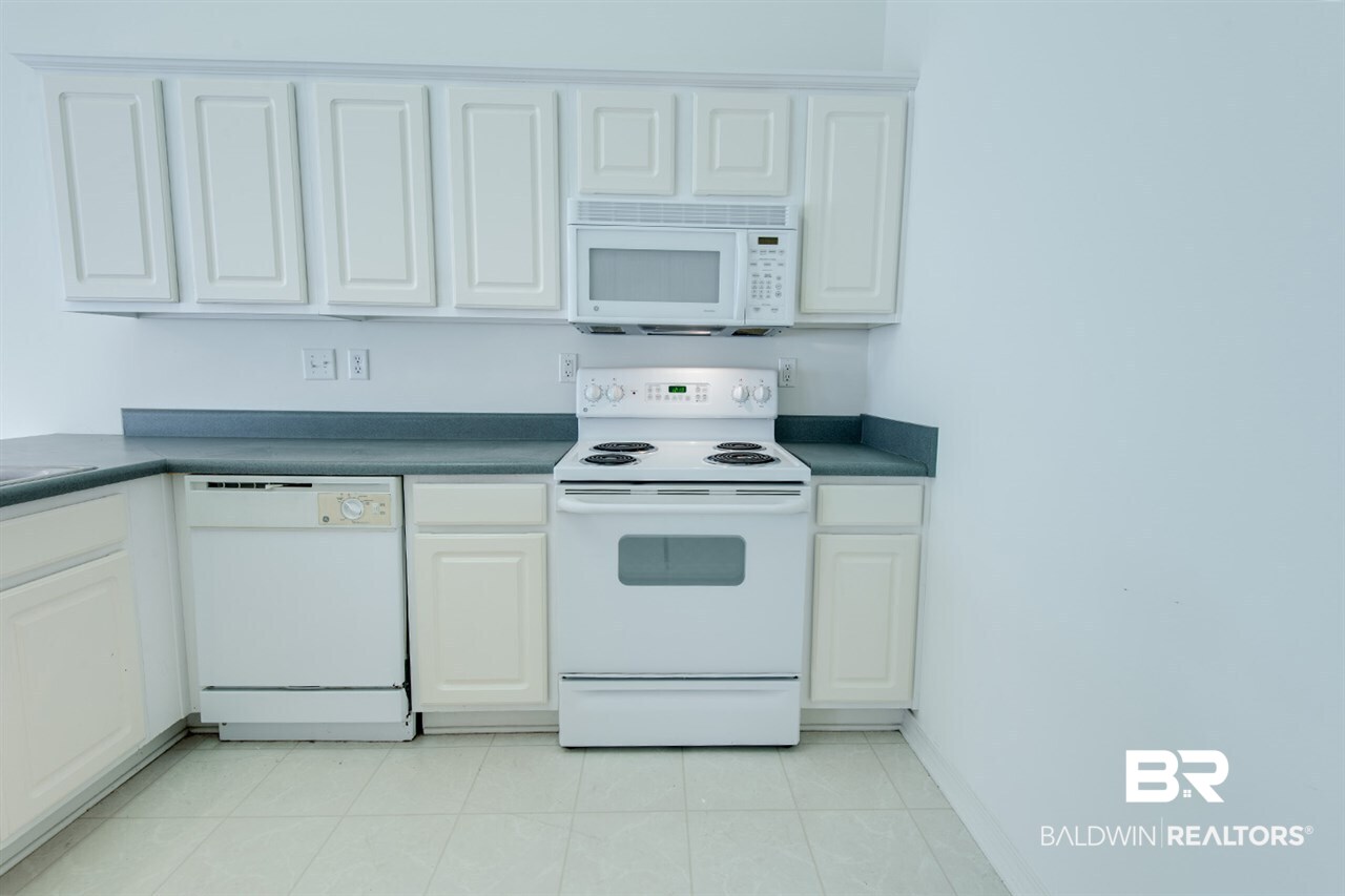 7159 Bridgemill Drive Mobile, AL 36619 - Photo 18 of 34 Move In Ready Home!