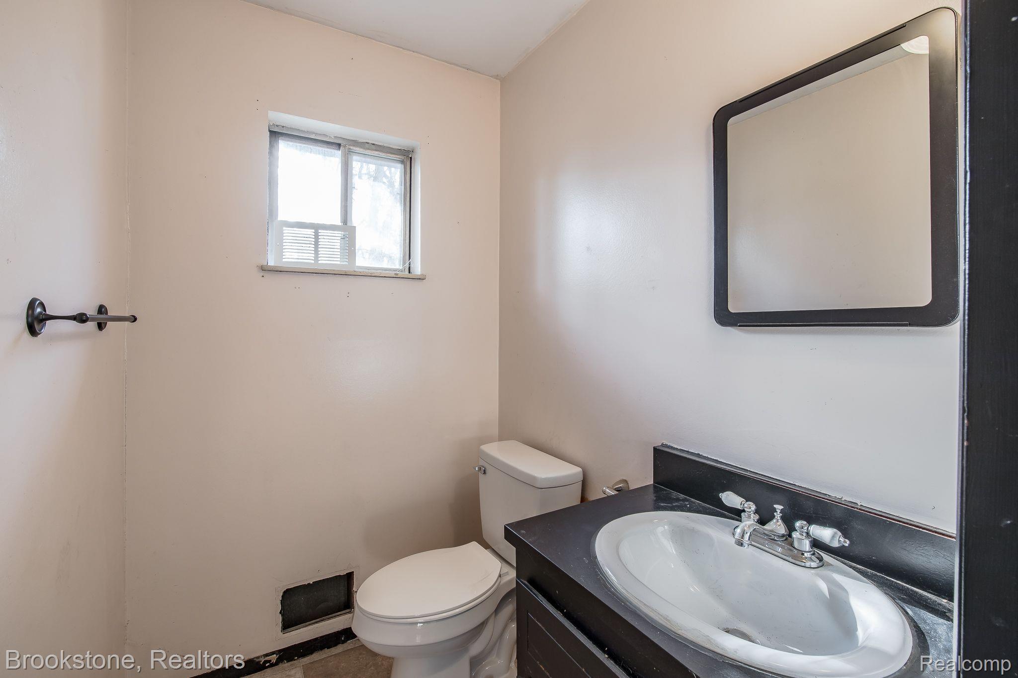 2780 Cherry Road Highland, MI 48356 - Photo 15 of 42 Gallery Image 15