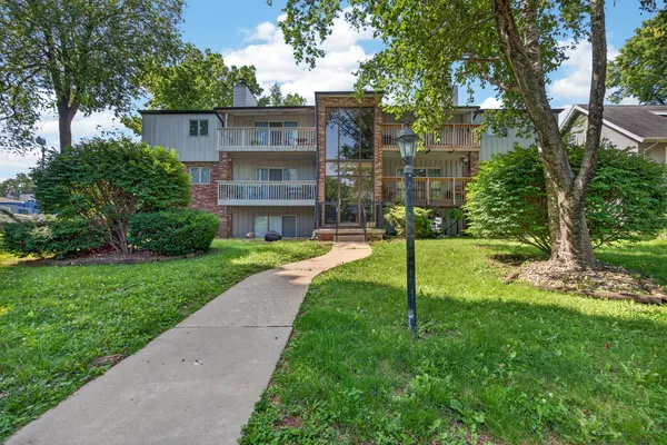 $144,900 | 1111 East Jefferson Street, Unit 9, Bloomington, IL 61701