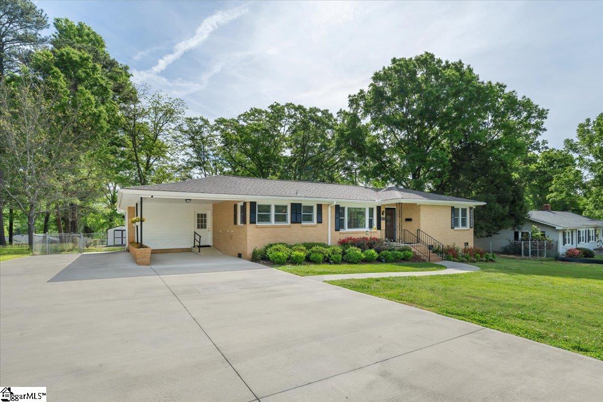 210 Heyward Avenue Honea Path, SC 29654 - Photo 2 of 36