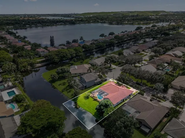 an aerial view of house with yard and lake view