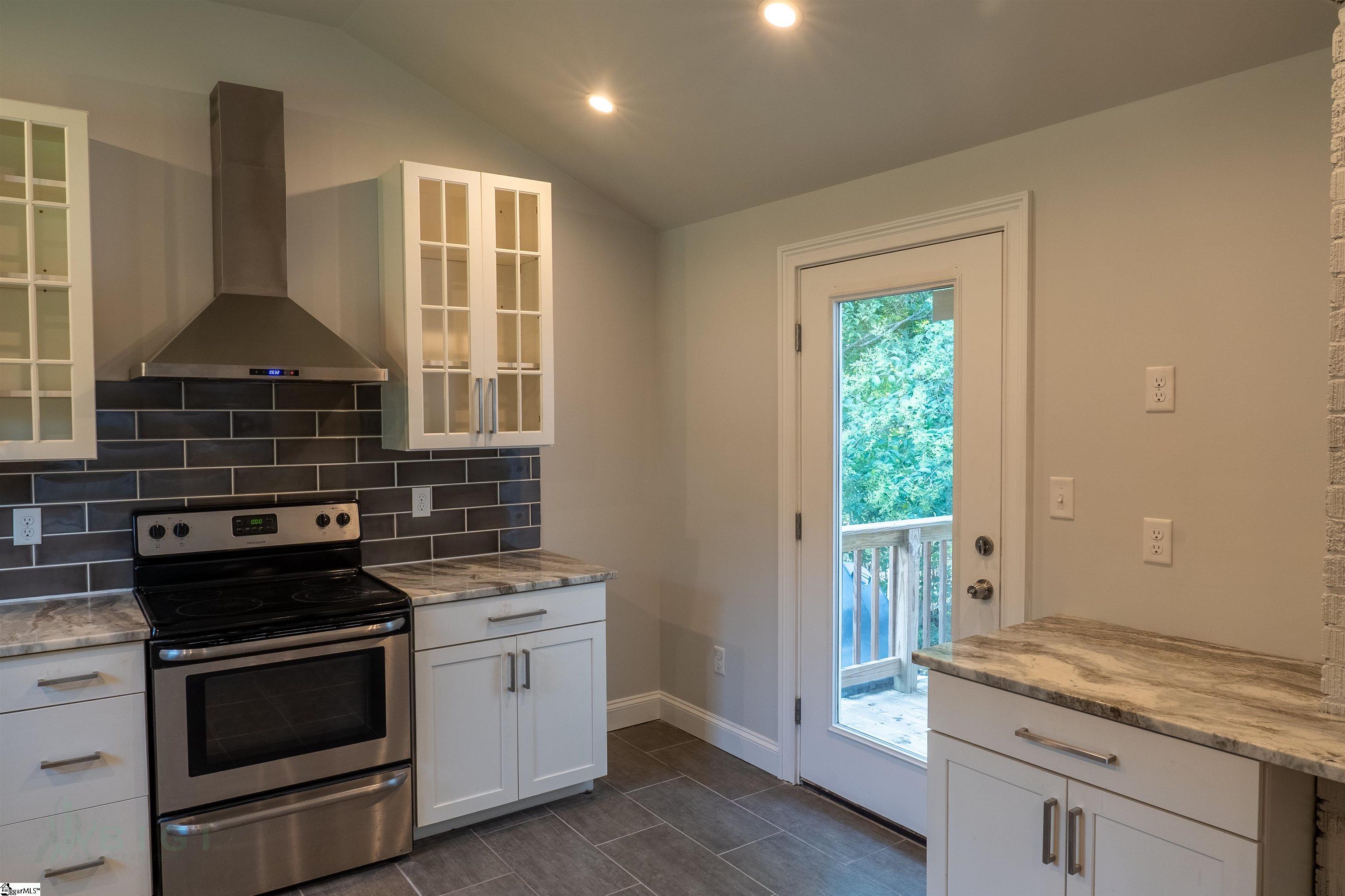 211 Crestfield Road Greenville, SC 29605 - Photo 4 of 35 Gallery Image 4