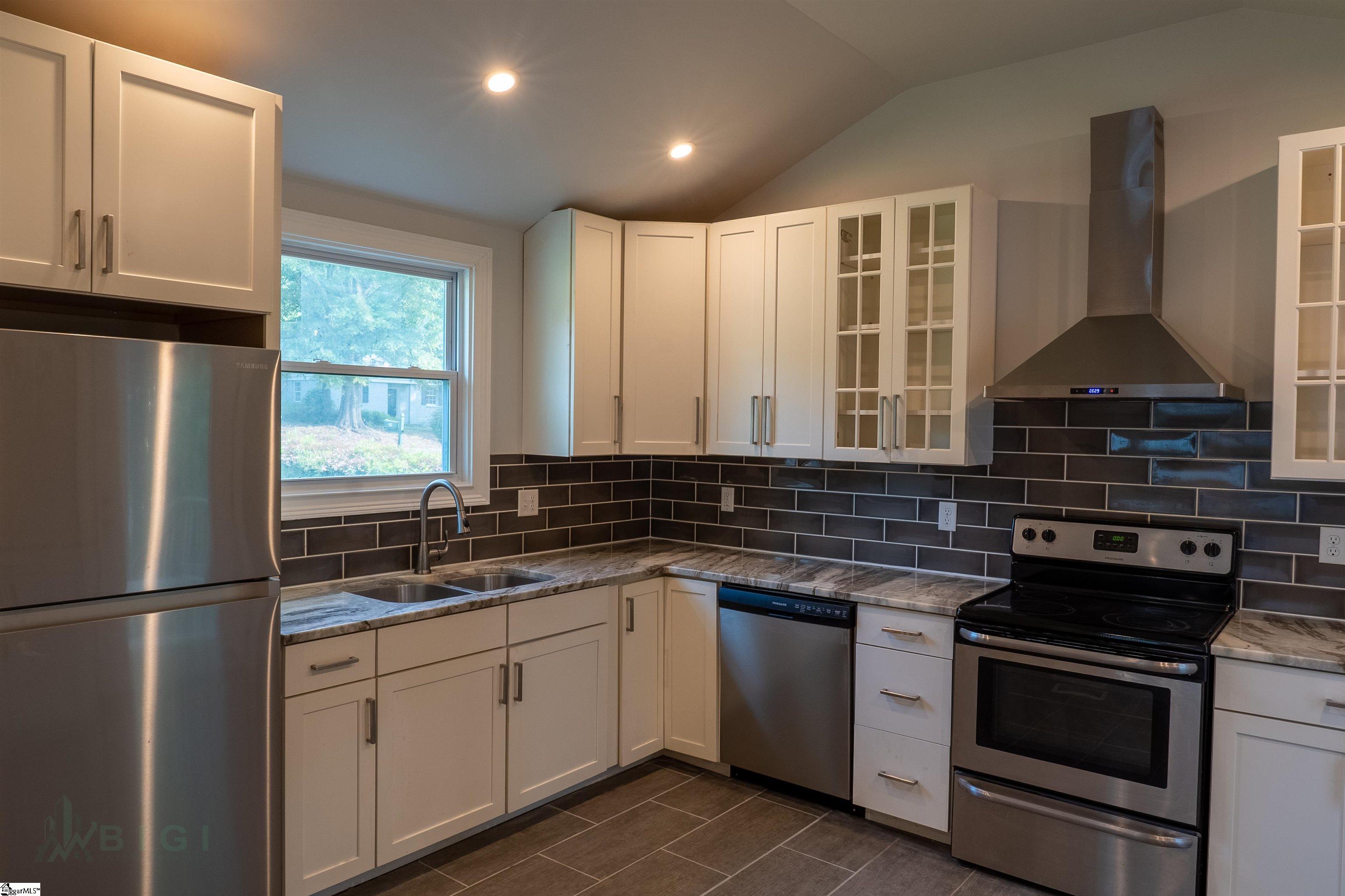 211 Crestfield Road Greenville, SC 29605 - Photo 5 of 35 Gallery Image 5