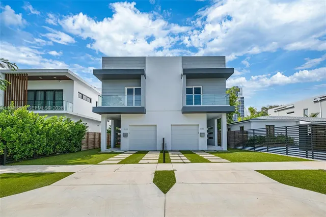 a view of a house with swimming pool and a yard