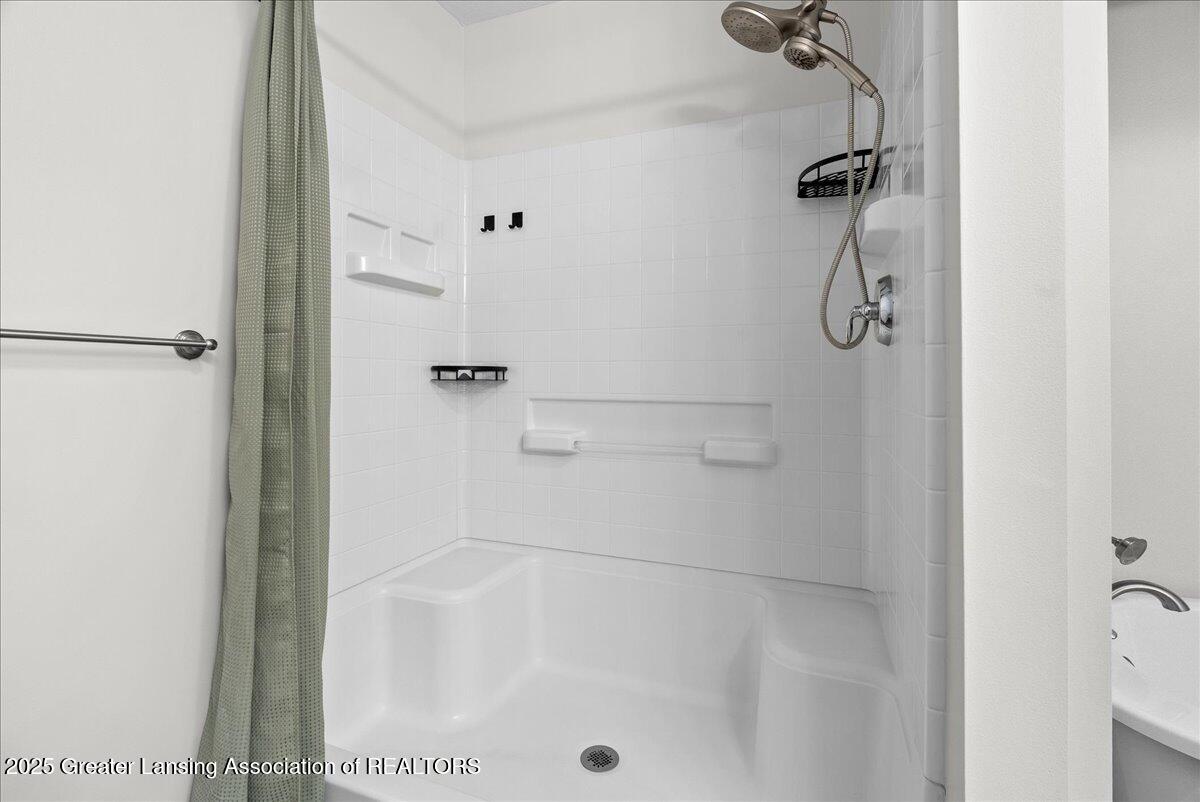 944 Pennine Ridge Way Grand Ledge, MI 48837 - Photo 26 of 52 47-Media Jett - 40