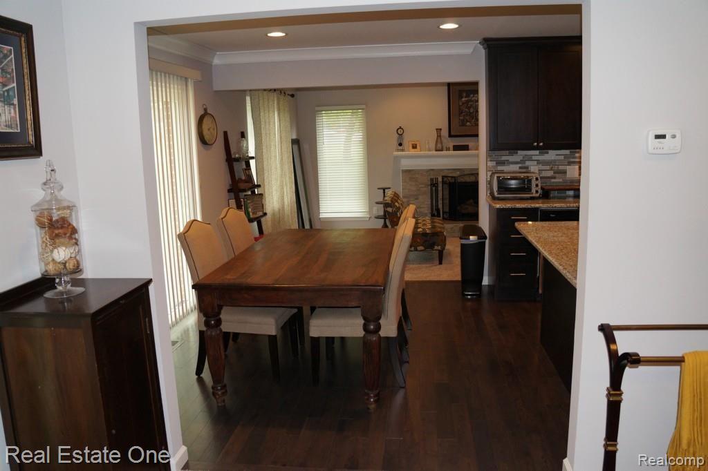 696 Baker Street Rochester, MI 48307 - Photo 5 of 22 DSC01295.jpg