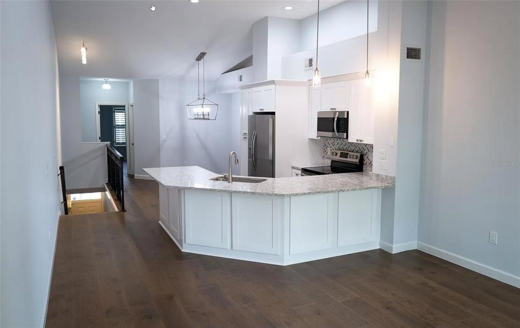 1008 Normandy Trace Road, Unit 1008 Tampa, FL 33602 - Photo 5 of 17