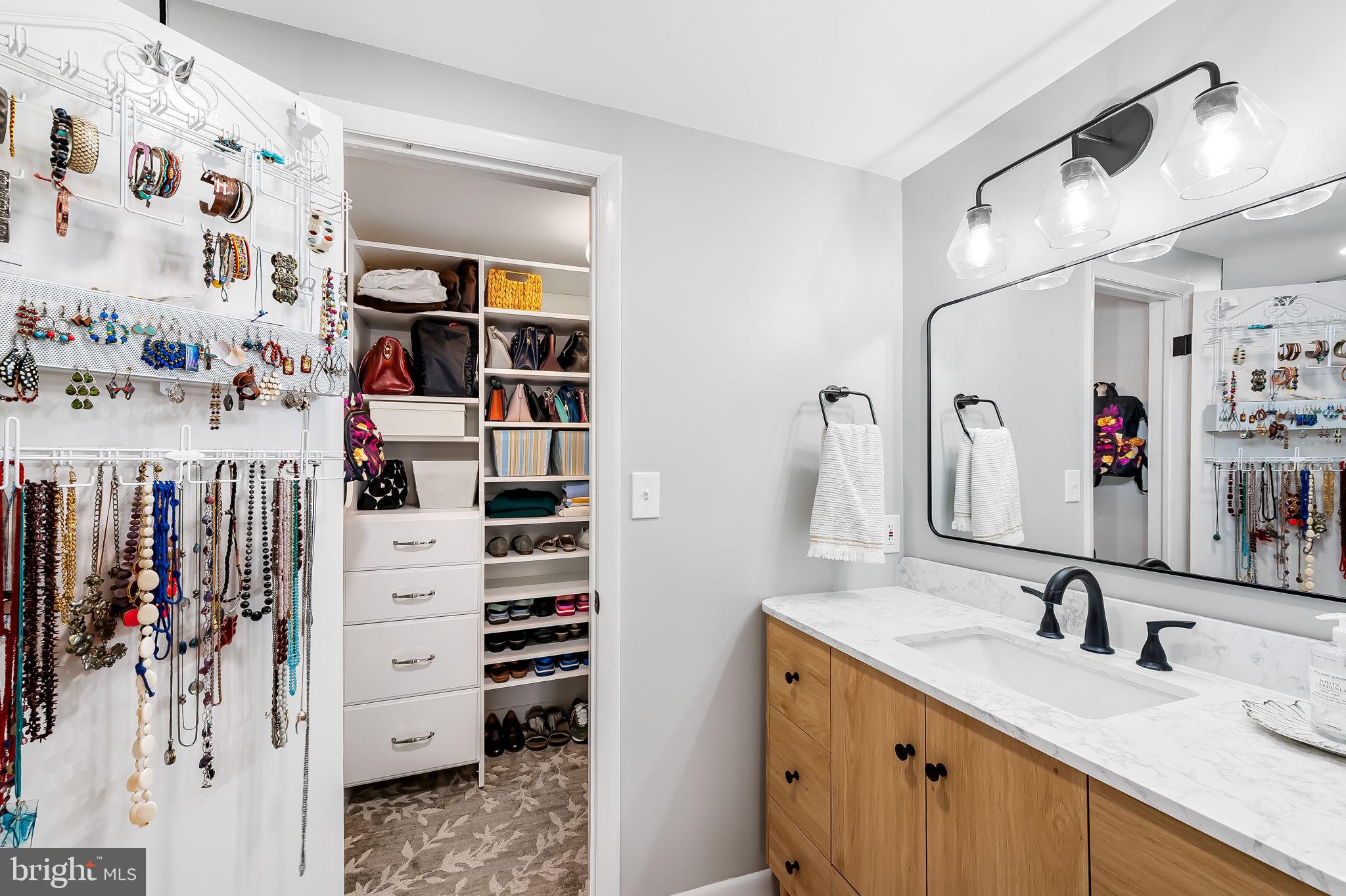 22 Cross Keys Road, Unit 22E Baltimore, MD 21210 - Photo 23 of 35 Primary bath w walk-in closet.