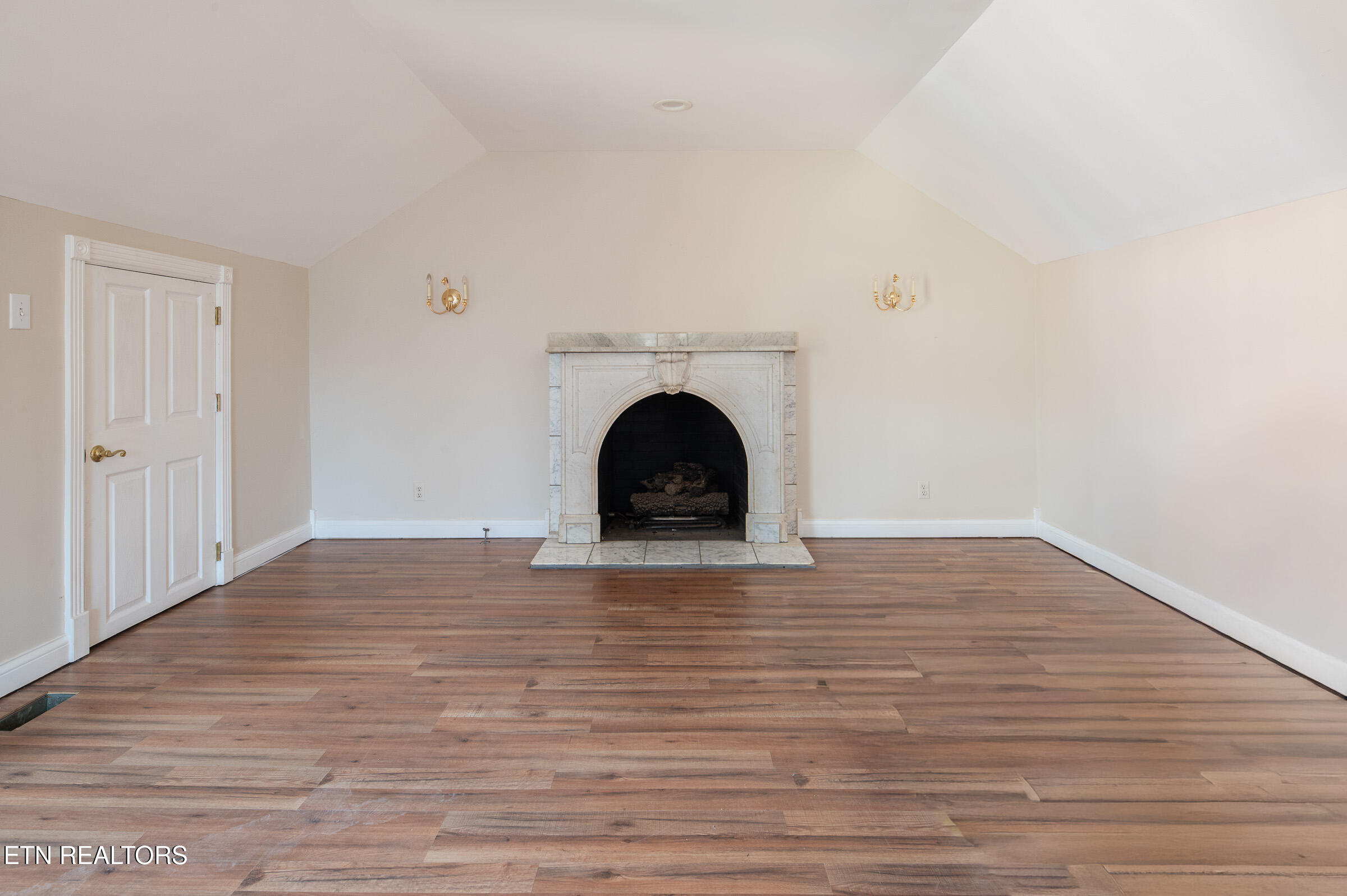 121 Watson Circle Clinton, TN 37716 - Photo 17 of 29 Primary bedroom