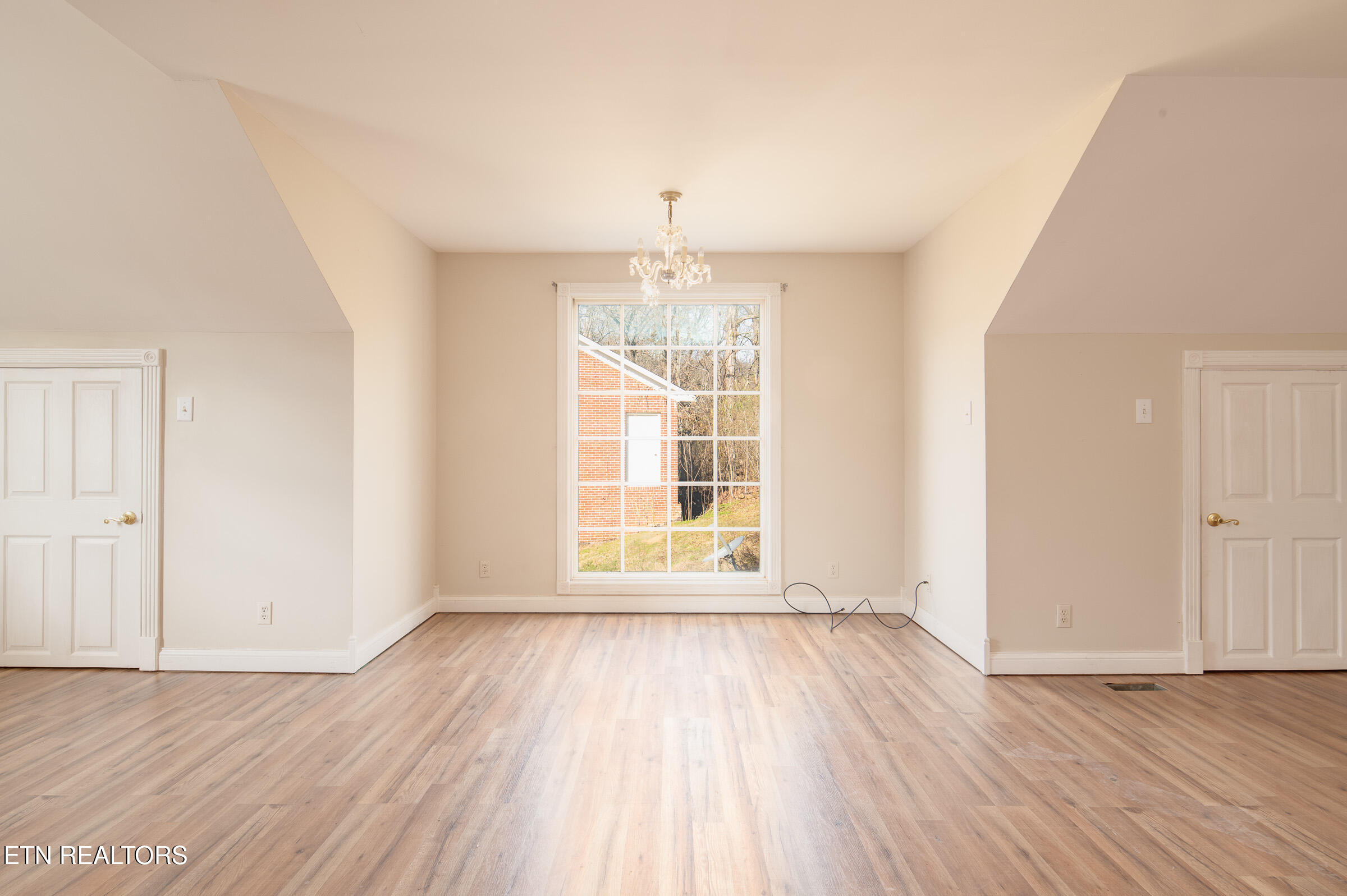 121 Watson Circle Clinton, TN 37716 - Photo 18 of 29 Primary Suite