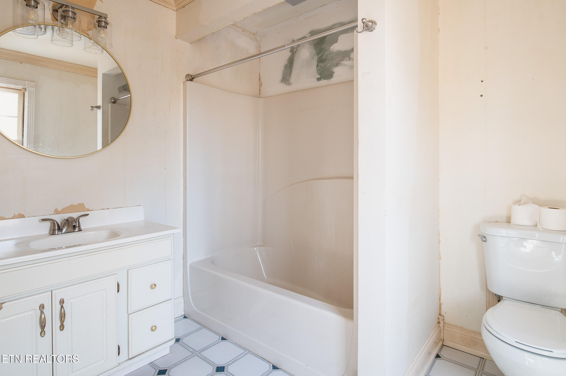 121 Watson Circle Clinton, TN 37716 - Photo 21 of 29 Secondary bath