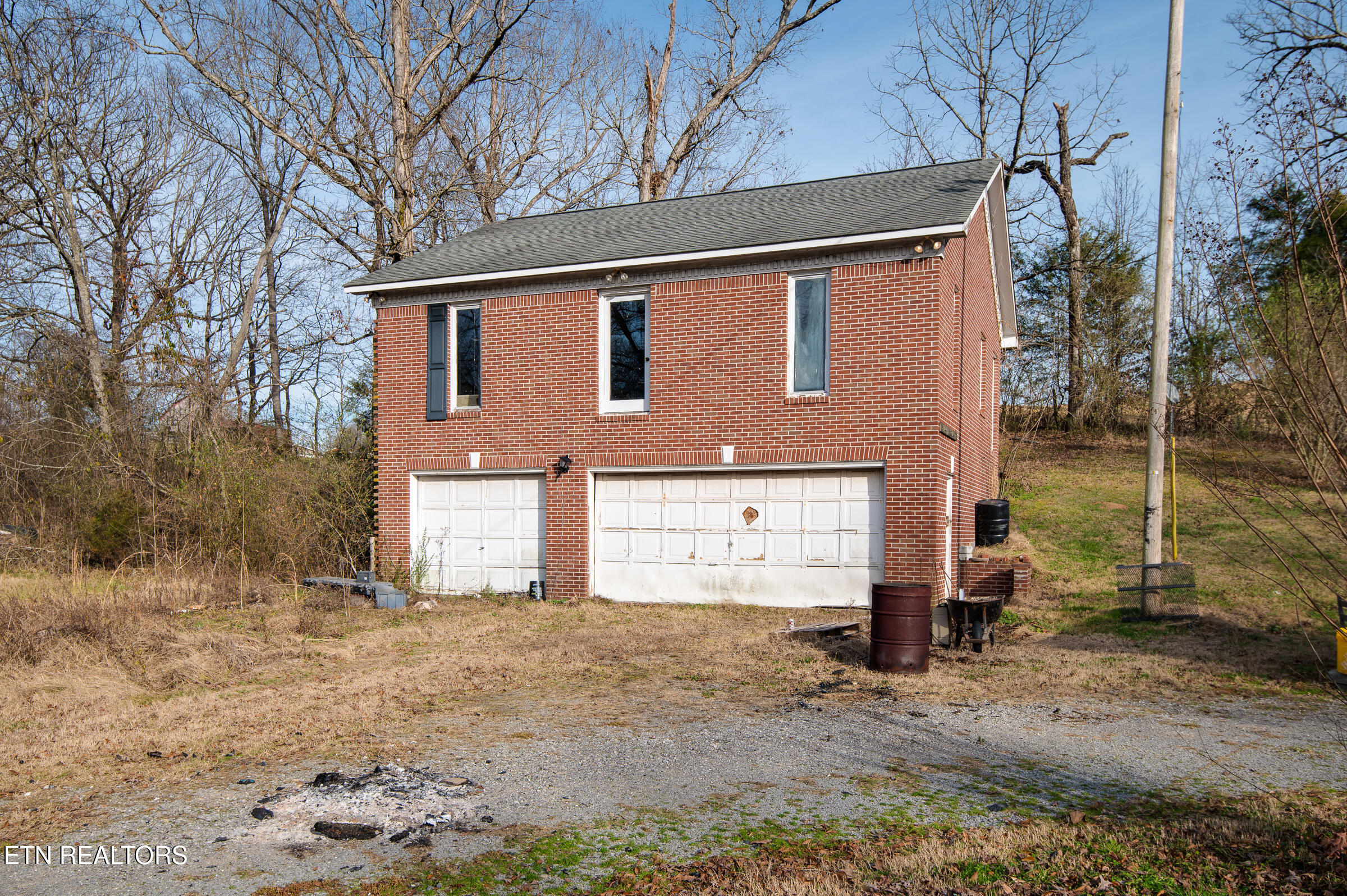 121 Watson Circle Clinton, TN 37716 - Photo 24 of 29 Detached garage
