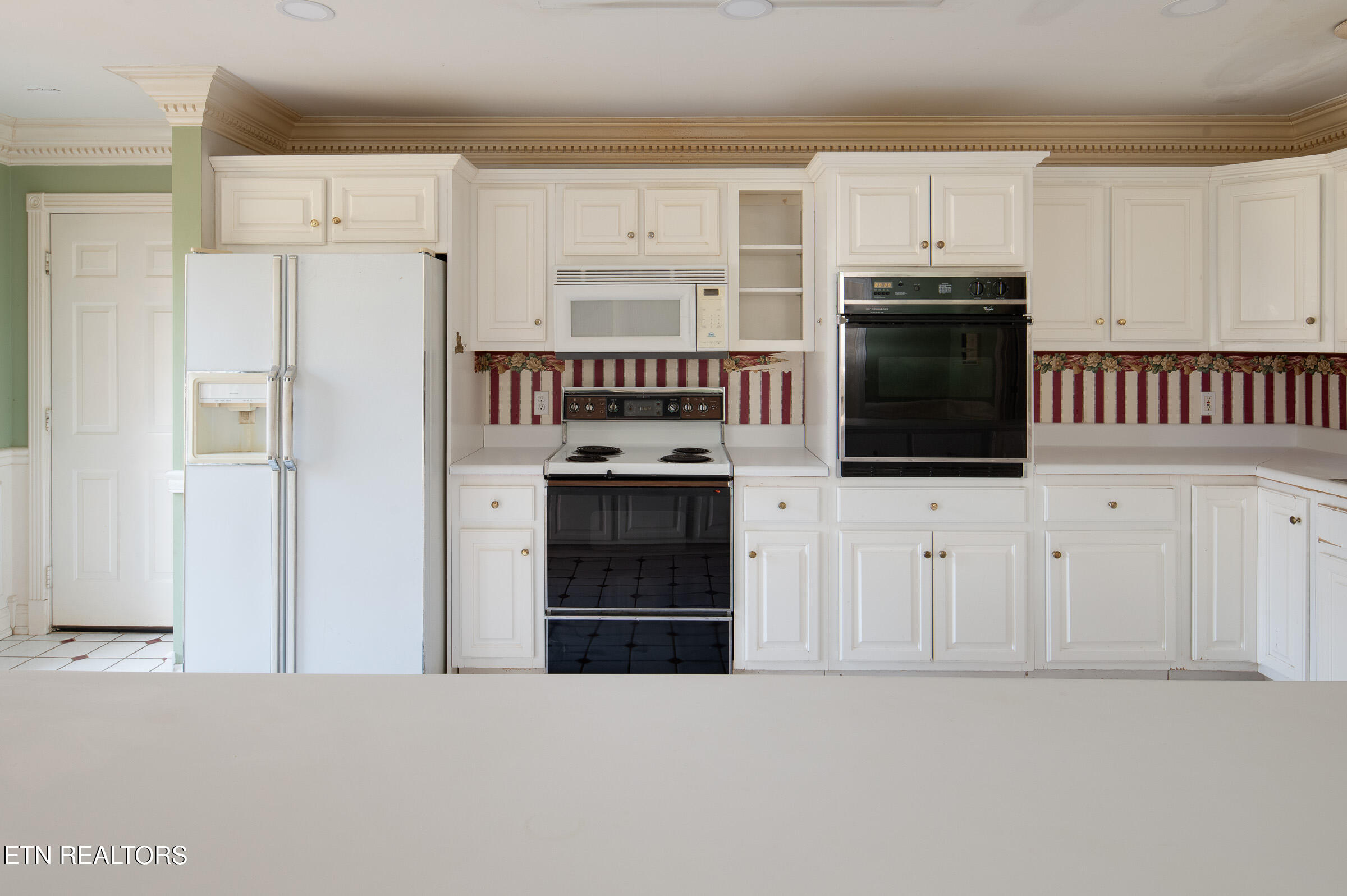 121 Watson Circle Clinton, TN 37716 - Photo 9 of 29 appliances included