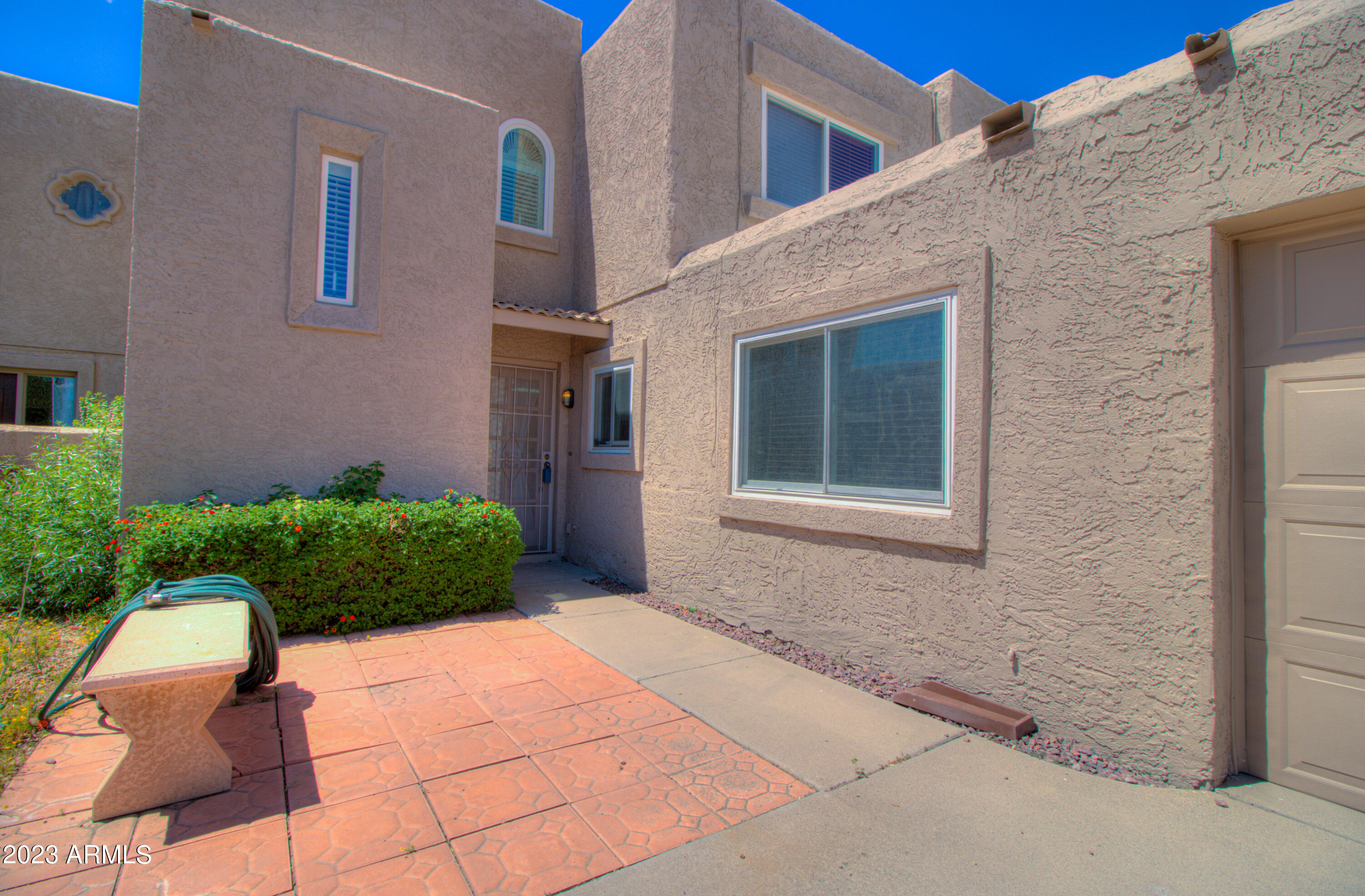 4126 East Charter Oak Road Phoenix, AZ 85032 - Photo 8 of 29 Bench your worries